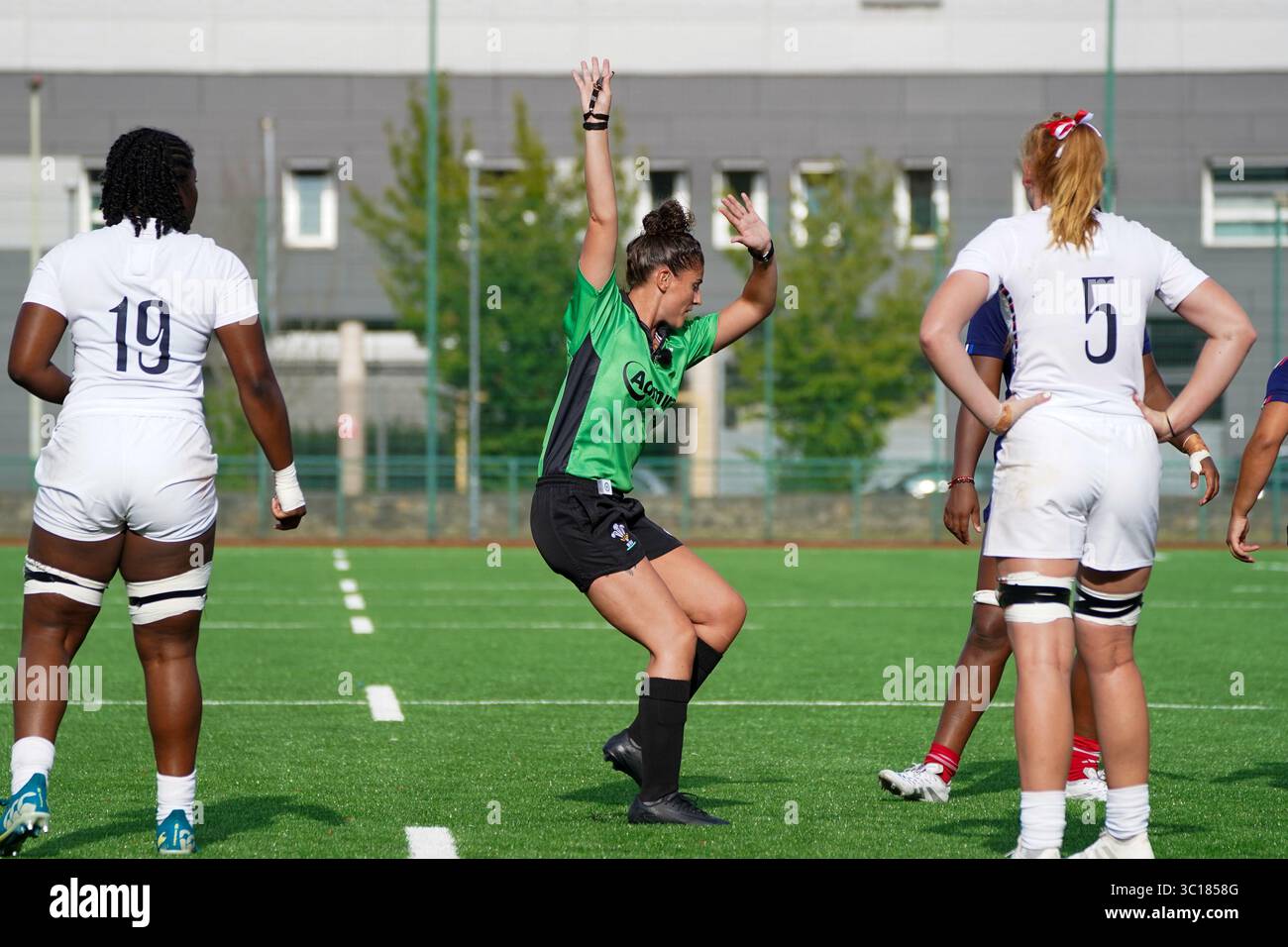 Jess Kavanagh arbitro durante Francia contro Inghilterra, U6N Summer Series Foto Stock