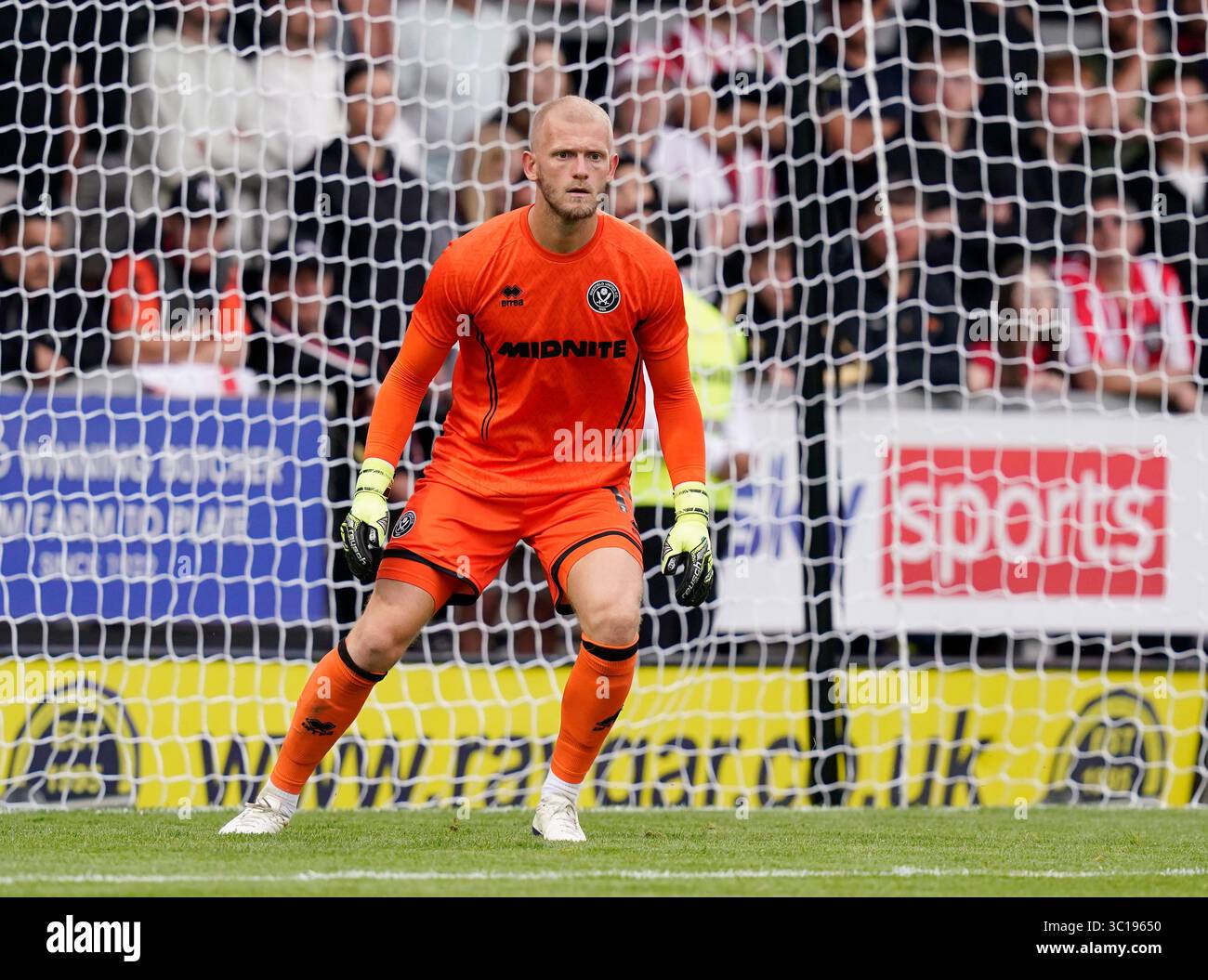 Burton Upon Trent, Regno Unito. 22 luglio 2025. Adam Davies dello Sheffield United durante l'amichevole tra Burton Albion e Sheffield United pre Season al Pirelli Stadium di Burton Upon Trent. Il credito per immagini dovrebbe essere: Andrew Yates/Sportimage Credit: Sportimage Ltd/Alamy Live News Foto Stock