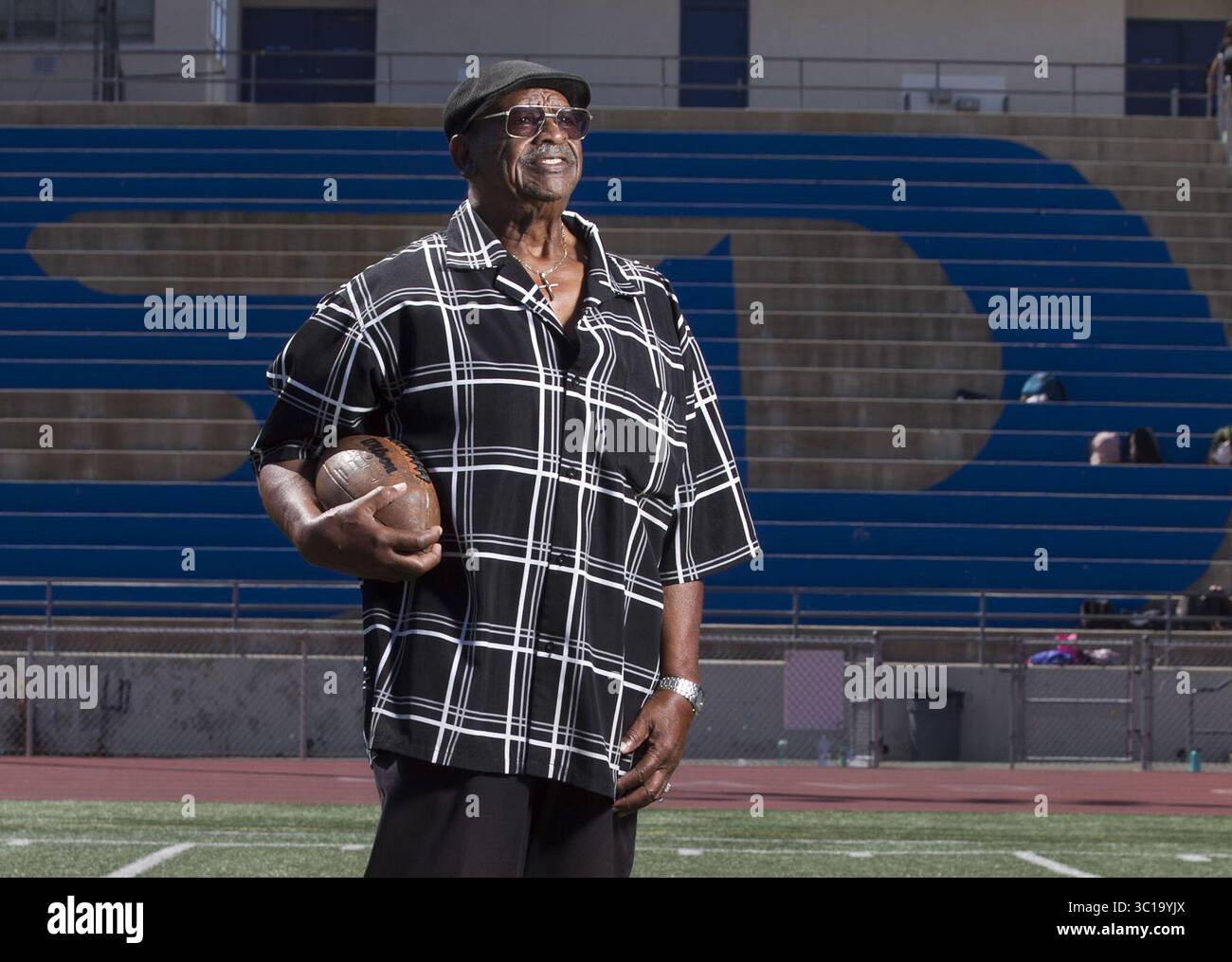 6 giugno 2017 - San Diego, CA, USA - l'ex running back dei Chargers Paul Lowe, presentato al vecchio Balboa Stadium nel settembre 2017, sta combattendo sfide sanitarie e finanziarie. (Immagine di credito: © John Gibbins/San Diego Union-Tribune/TNS via cavo ZUMA) Foto Stock