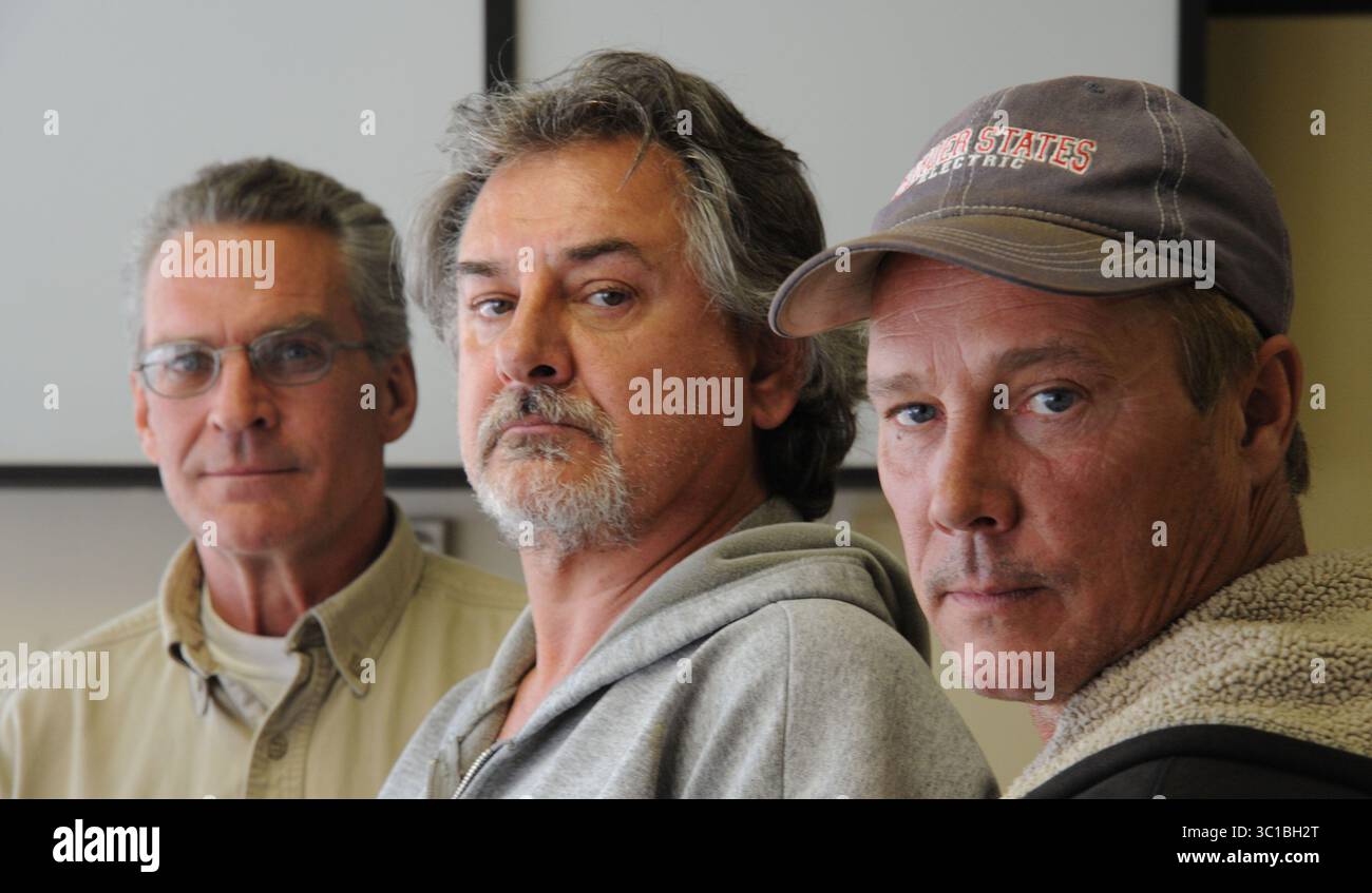 19 giugno 2012 - Crookston, Mn, Stati Uniti - con il blocco di 1.300 dipendenti sindacali di American Crystal Sugar Co. Nel suo undicesimo mese i lavoratori prenderanno un altro voto che è previsto il 23 giugno, sullo stesso contratto che hanno fortemente respinto l'anno scorso. Da sinistra a destra Dan Tuseth, Marc LaPlante e Scott Aubol hanno oltre 109 anni di lavoro combinato presso Crystal Sugar. /Star Tribune. , Crookston Minn. Mercoledì 06/20/12) Dan Tuseth, Marc LaPlante Scott Aubol (immagine di credito: Richard Sennott/Minneapolis Star Tribune/TNS via ZUMA Wire) Foto Stock