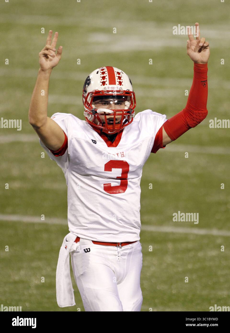 11 novembre 2011 - Minneapolis, Minnesota, Stati Uniti - quarterback, Trey Heid, 3, Lakeville North, è Star Tribune Metro Player of the Year. Le foto sono tratte dall'azione di gioco di venerdì al Metrodome classe 5A quarti di finale. Lakeville North vs Cretin Derham-Hall. Cretin Derham-Hall ha vinto con un Field goal all'ultimo secondo, eliminando Lakeville dal torneo statale. [   Incarico  #20020579A  11 novembre 2011   LUG: Prepfootball1115  INFORMAZIONI AGGIUNTIVE: Nome CQ per roster (immagine di credito: Tom Wallace/Minneapolis Star Tribune/TNS via ZUMA Wire) Foto Stock