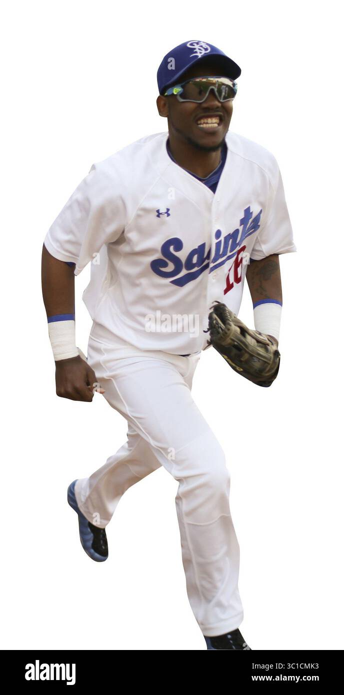 19 maggio 2016 - St. Paul, Minnesota, Stati Uniti - i giocatori dei Saints, tra cui il centrocampista Alonzo Harris (16) e il ricevitore Tony Caldwell hanno preso il campo giovedì sera. I St. Paul Saints affrontarono i Gary SouthShore Railcats nella loro apertura casalinga giovedì sera, 19 maggio 2016, al CHS Field di St. Paul. (Immagine di credito: Jeff Wheeler/Minneapolis Star Tribune/TNS via cavo ZUMA) Foto Stock