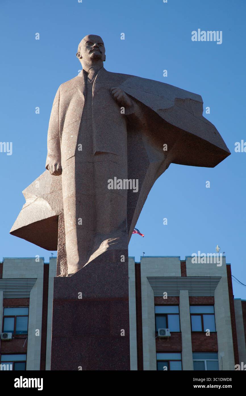 Lenin Monument, presso l'edificio governativo transnistriano a Tiraspol Foto Stock