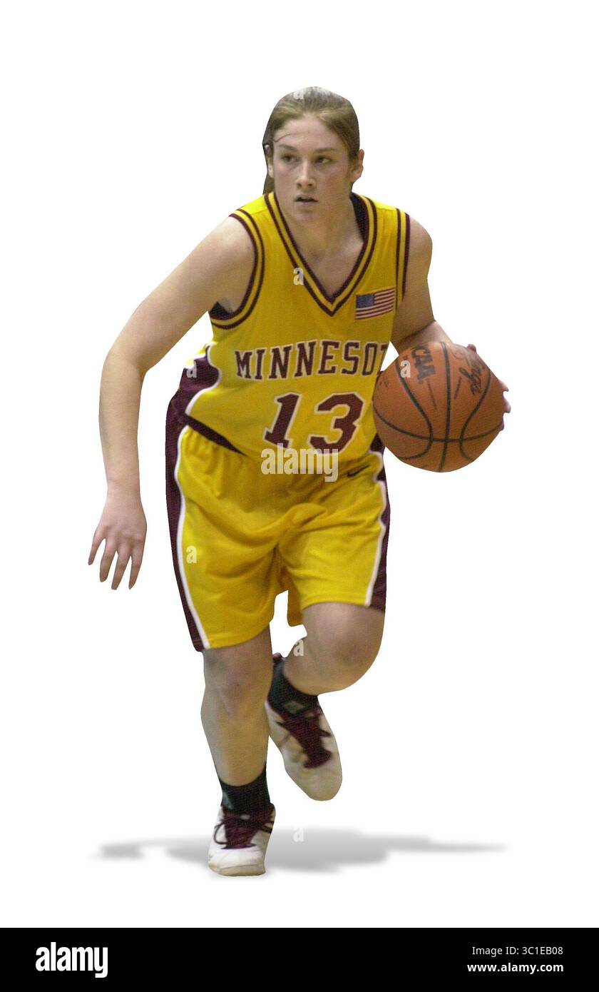 18 marzo 2002 - Chapel Hill, Stati Uniti - la giocatrice di basket femminile della University of Minnesota Gopher Lindsay Whalen corre in campo e si prepara a preparare l'attacco durante il secondo tempo. (Immagine di credito: Kyndell Harkness/Minneapolis Star Tribune/TNS via cavo ZUMA) Foto Stock