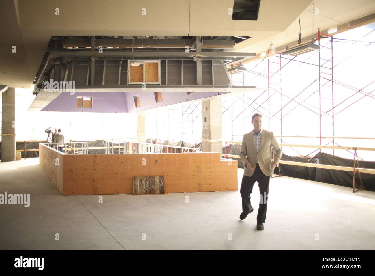 10 marzo 2015 - Minneapolis, Florida, Stati Uniti - la nuova collaborazione lounge tra i Twins e il Barrio martedì pomeriggio al Target Field. I gemelli hanno annunciato una nuova collaborazione con Barrio, il ristorante e bar latino. La nuova lounge, situata vicino all'asta di foul del campo sinistro, propone cucina latina fresca e un'ampia selezione di tequile. I funzionari di destinazione hanno introdotto lo spazio, che è ancora in costruzione, martedì pomeriggio, 10 marzo 2015 al Target Field di Minneapolis. (Immagine di credito: Jeff Wheeler/Minneapolis Star Tribune/TNS via cavo ZUMA) Foto Stock