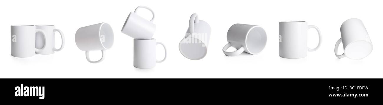 Set di molte tazze su sfondo bianco Foto Stock