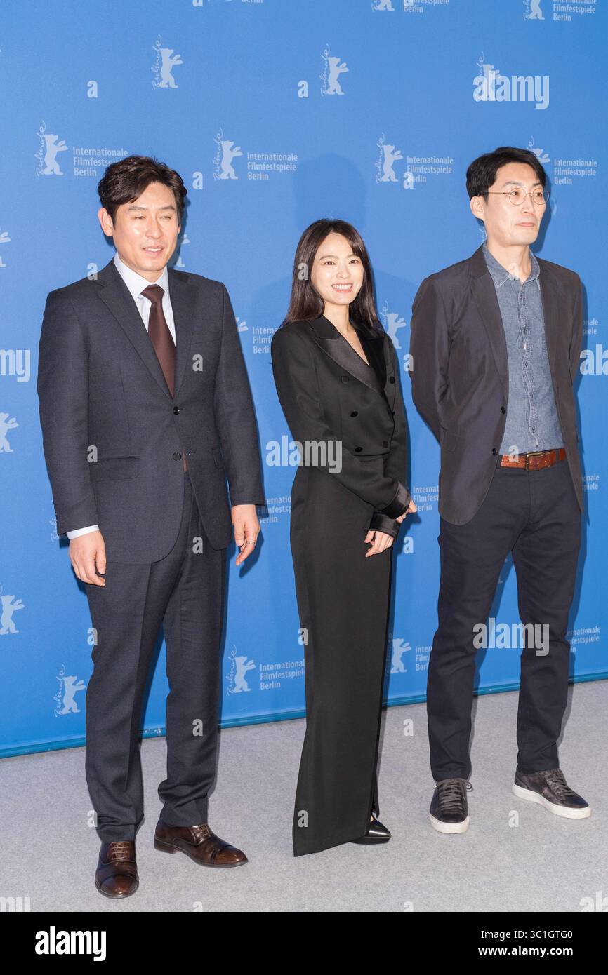 14 febbraio 2019 - Berlino, Germania - (L-R) sul Kyung-GU, Chun Woo-hee e il regista Lee su-jin partecipano a una chiamata per 'Idol' (Woo Sang) durante il 69° Berlinale International Film Festival Berlin al Grand Hyatt Hotel il 14 febbraio 2019 a Berlino, Germania (immagine di credito: © Famous/Ace Pictures via ZUMA Press) Foto Stock