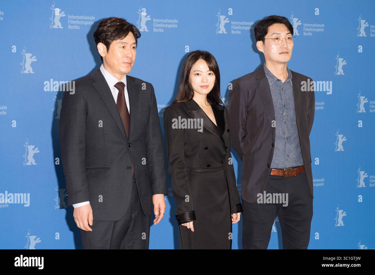 14 febbraio 2019 - Berlino, Germania - (L-R) sul Kyung-GU, Chun Woo-hee e il regista Lee su-jin partecipano a una chiamata per 'Idol' (Woo Sang) durante il 69° Berlinale International Film Festival Berlin al Grand Hyatt Hotel il 14 febbraio 2019 a Berlino, Germania (immagine di credito: © Famous/Ace Pictures via ZUMA Press) Foto Stock