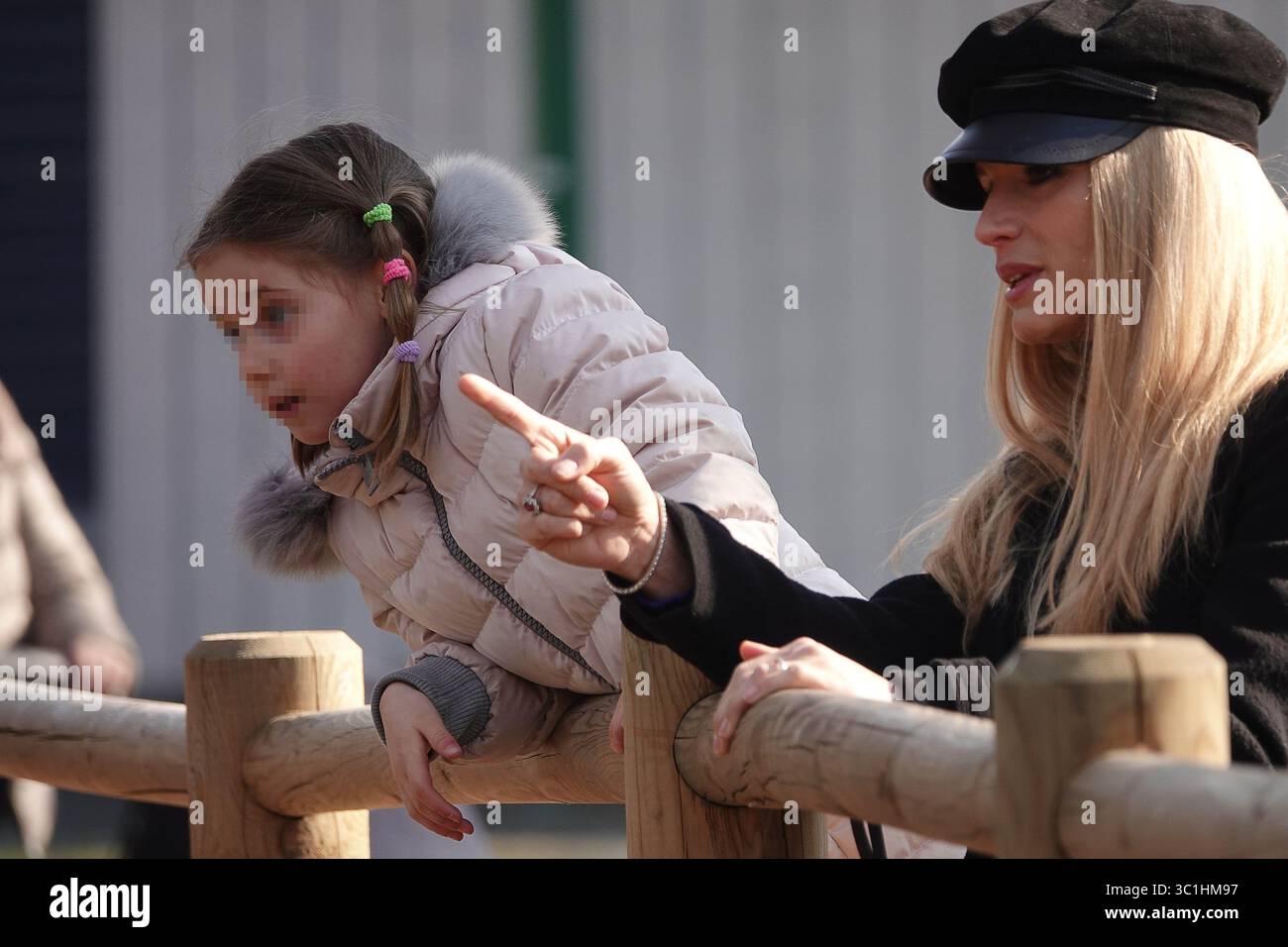 Michelle Hunziker, Sole Trussardi, Celeste Trussardi a Milano, Italia, 15 febbraio 2019 (Credit Image: © Nocredit/Soevermedia via ZUMA Press) Foto Stock