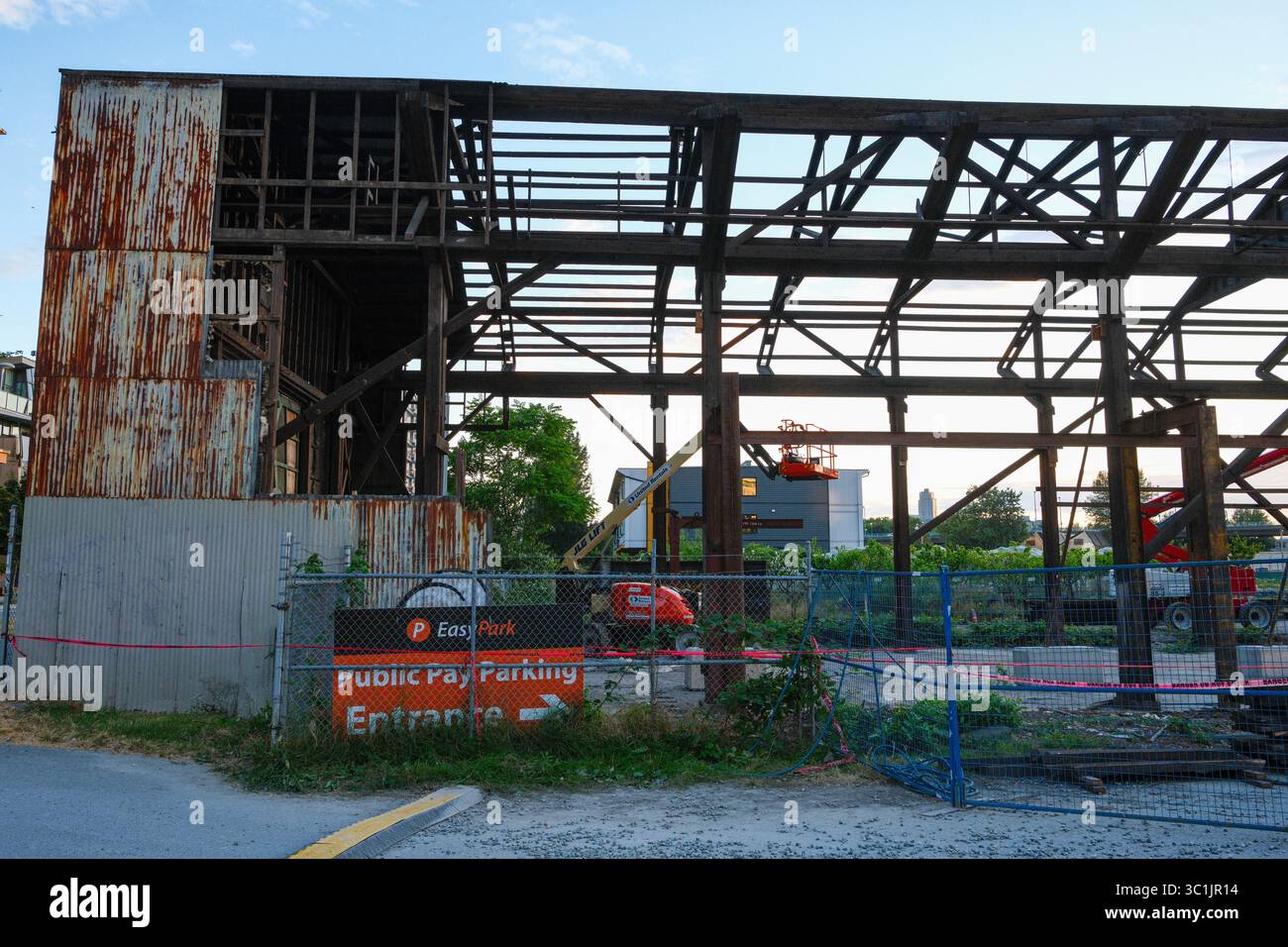 Lo smantellamento dell'edificio 1st Ave Plant nell'Olympic Village, Vancouver, BC. Foto Stock