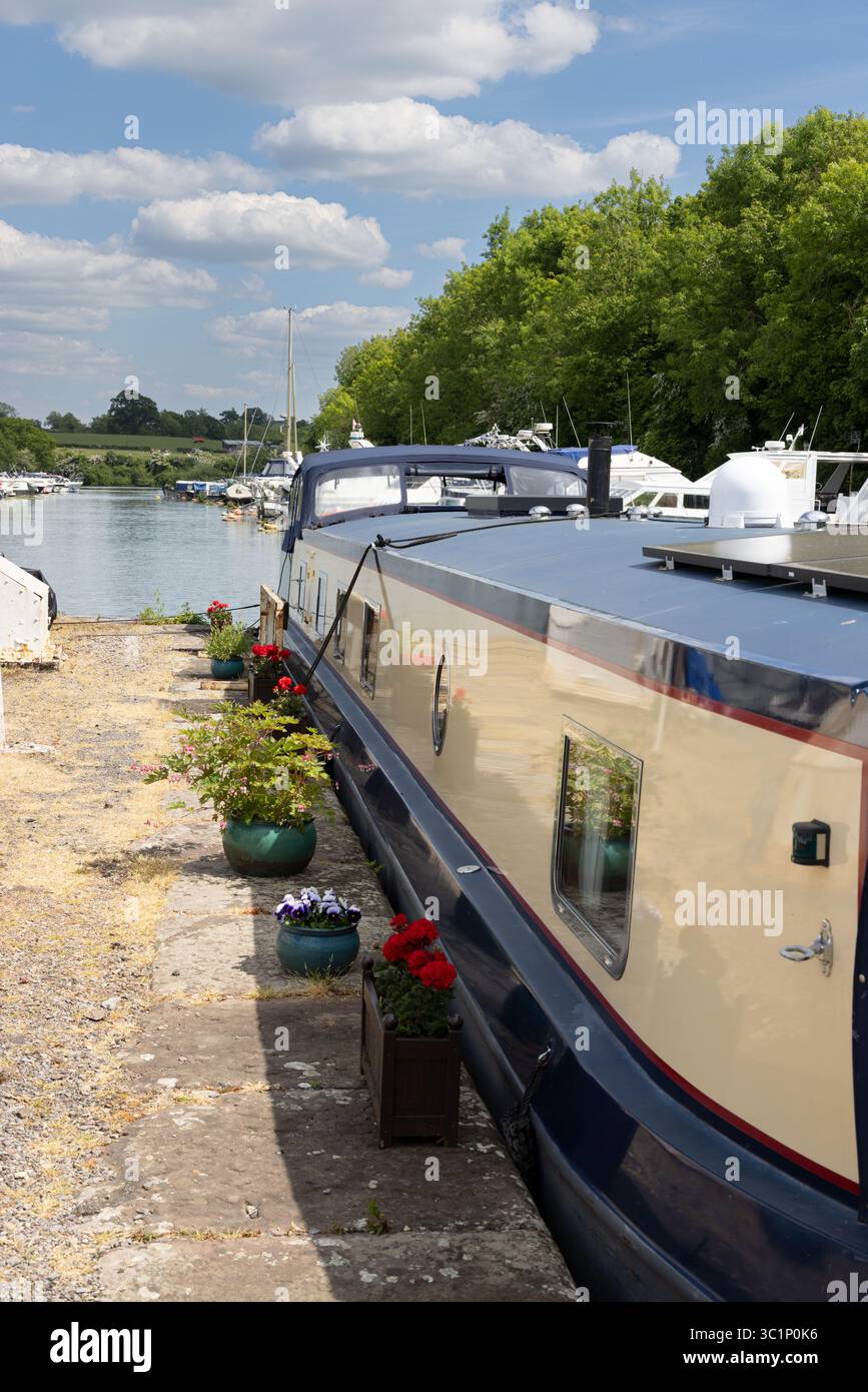 Chiatte ormeggiate nell'Old Arm del Gloucester Sharpness Canal a Sharpness, Gloucestershire, Regno Unito Foto Stock