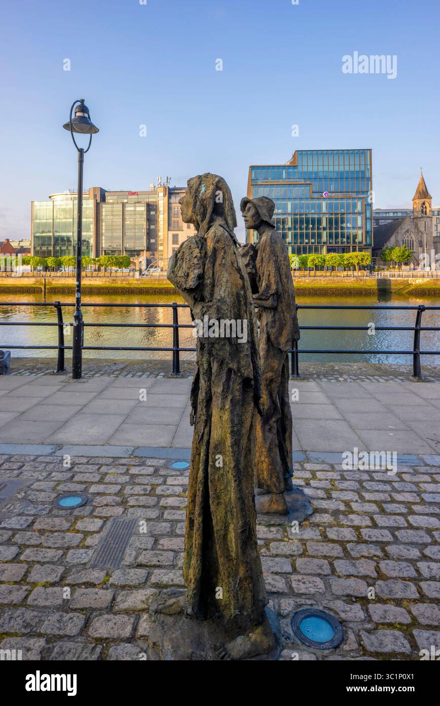 Famine Memorial, Customs House Quay, Dublino, Repubblica d'Irlanda, Europa Foto Stock