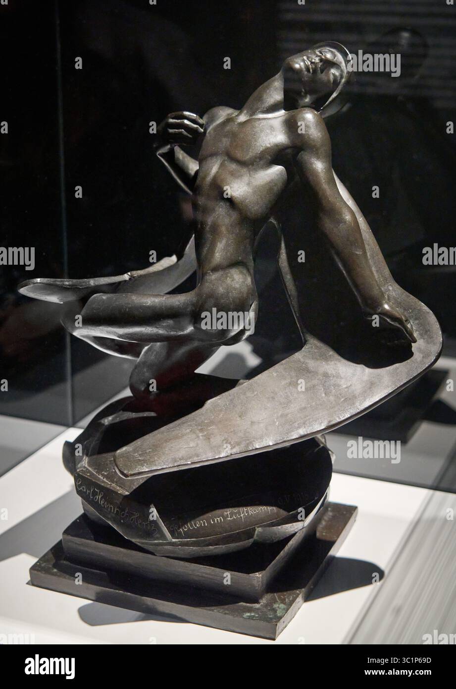 Georg Kolbe (1877-1947), Falling Pilot/Icarus, Stürzender Flieger/Ikarus, 1919, Bronzo. Foto Stock