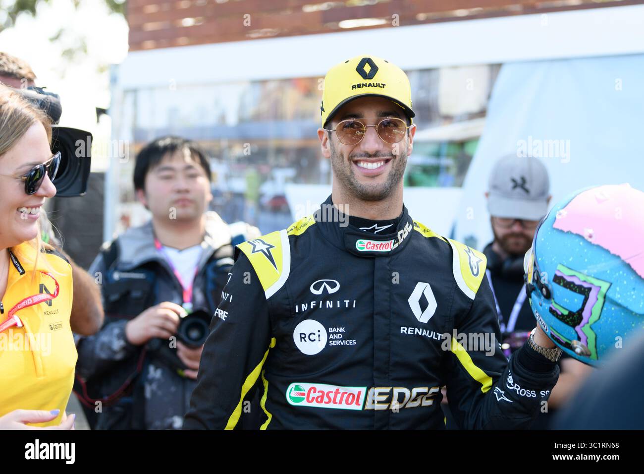14 marzo 2019: Daniel Ricciardo (AUS) n. 3 del team Renault F1 nel Paddock di F1 al Gran Premio di Formula 1 australiano 2019 ad Albert Park, Melbourne, Australia. Sydney Low/Cal Sport Media (immagine di credito: &Copy; Sydney Low/CSM tramite cavo ZUMA) Foto Stock