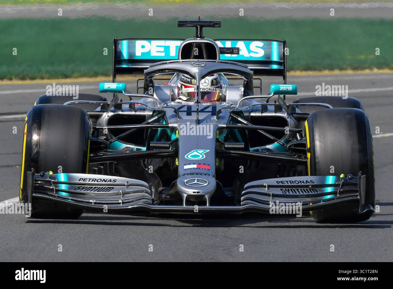 15 marzo 2019: Melbourne, Australia - LEWIS HAMILTON (GBR) #44 dal team Mercedes-AMG Petronas Motorsport round turno due durante la sessione di prove 1 al Gran Premio di Formula 1 australiano 2019 ad Albert Park, Melbourne, Australia. (Immagine di credito: © Sydney Low/CSM tramite filo ZUMA) Foto Stock