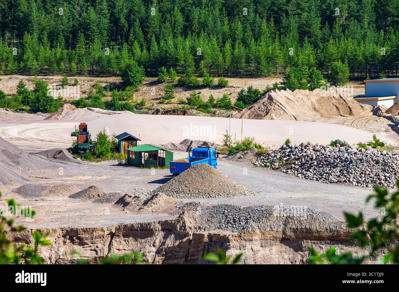 Sandgrube von Rada bei Lidköping, Västergötland, Schweden Ansicht der Sandgrube des Unternehmens Radasand AB in Rada, Lidköping, Västergötland, Västra Götalands län, Schweden. Foto Stock