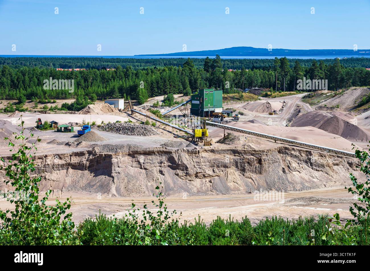 Sandgrube von Rada bei Lidköping, Västergötland, Schweden Ansicht der Sandgrube des Unternehmens Radasand AB in Rada, Lidköping, Västergötland, Västra Götalands län, Schweden. Foto Stock