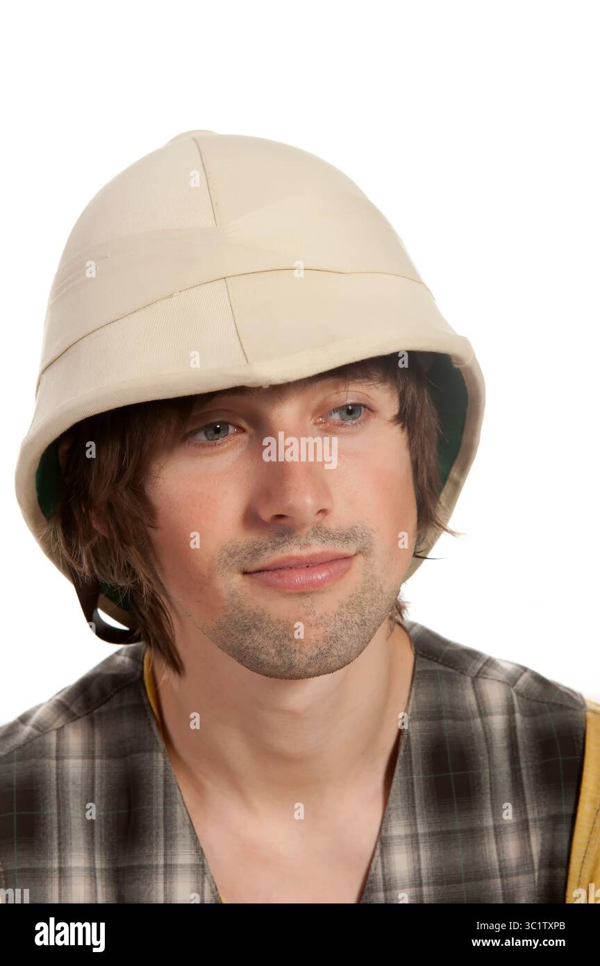 Ogni individuo presenta un cappello da esploratore vintage, che incarna avventura e curiosità. Foto Stock