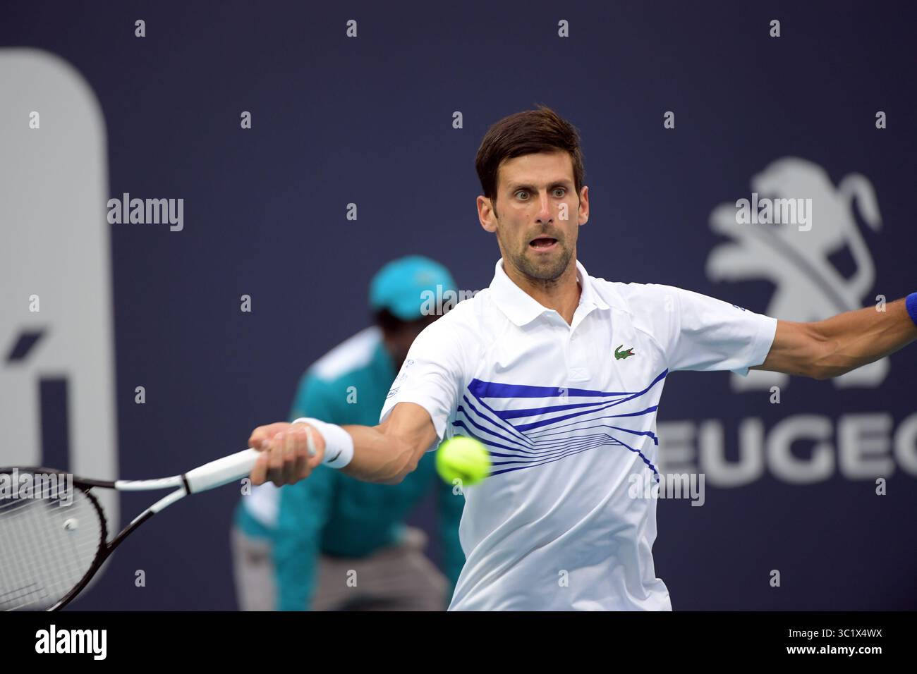 24 marzo 2019 - Miami Gardens, Florida, Stati Uniti d'America - MIAMI GARDENS, FLORIDA - 24 MARZO: Novak Djokovic della Serbia sconfigge Federico Delbonis dell'Argentina il giorno 7 del Miami Open presentato da Itau all'Hard Rock Stadium il 24 marzo 2019 a Miami Gardens, Florida. (Immagine di credito: © SMG via ZUMA Wire) Foto Stock