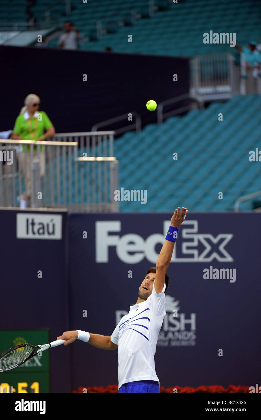 24 marzo 2019 - Miami Gardens, Florida, Stati Uniti d'America - MIAMI GARDENS, FLORIDA - 24 MARZO: Novak Djokovic della Serbia sconfigge Federico Delbonis dell'Argentina il giorno 7 del Miami Open presentato da Itau all'Hard Rock Stadium il 24 marzo 2019 a Miami Gardens, Florida. (Immagine di credito: © SMG via ZUMA Wire) Foto Stock