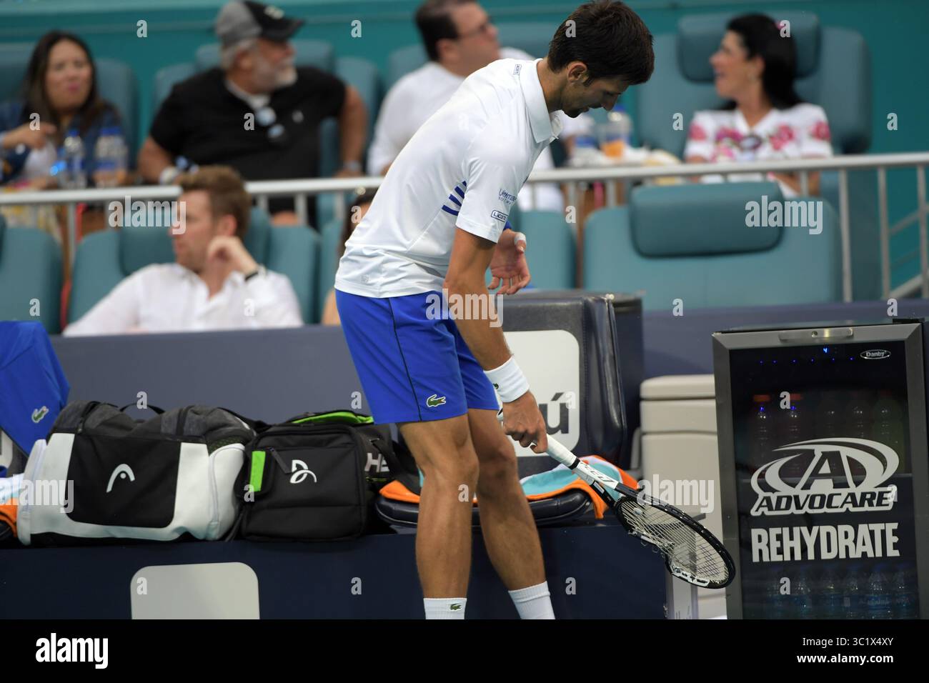 24 marzo 2019 - Miami Gardens, Florida, Stati Uniti d'America - MIAMI GARDENS, FLORIDA - 24 MARZO: Novak Djokovic della Serbia sconfigge Federico Delbonis dell'Argentina il giorno 7 del Miami Open presentato da Itau all'Hard Rock Stadium il 24 marzo 2019 a Miami Gardens, Florida. (Immagine di credito: © SMG via ZUMA Wire) Foto Stock