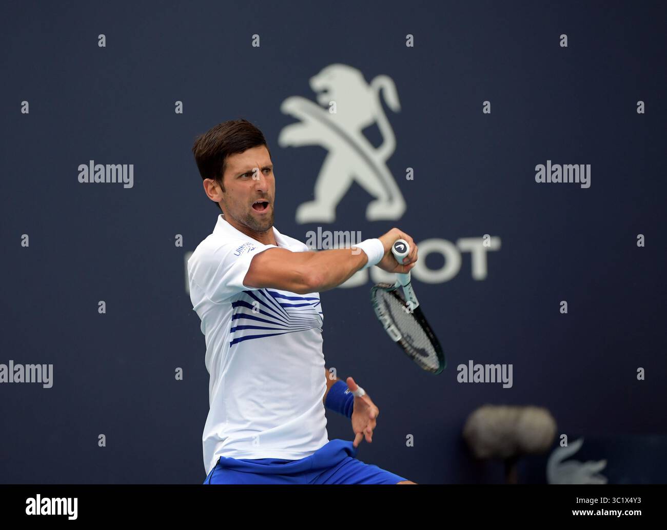 24 marzo 2019 - Miami Gardens, Florida, Stati Uniti d'America - MIAMI GARDENS, FLORIDA - 24 MARZO: Novak Djokovic della Serbia sconfigge Federico Delbonis dell'Argentina il giorno 7 del Miami Open presentato da Itau all'Hard Rock Stadium il 24 marzo 2019 a Miami Gardens, Florida. (Immagine di credito: © SMG via ZUMA Wire) Foto Stock