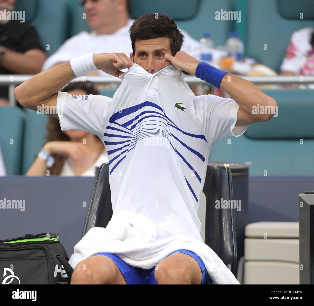 24 marzo 2019 - Miami Gardens, Florida, Stati Uniti d'America - MIAMI GARDENS, FLORIDA - 24 MARZO: Novak Djokovic della Serbia sconfigge Federico Delbonis dell'Argentina il giorno 7 del Miami Open presentato da Itau all'Hard Rock Stadium il 24 marzo 2019 a Miami Gardens, Florida. (Immagine di credito: © SMG via ZUMA Wire) Foto Stock
