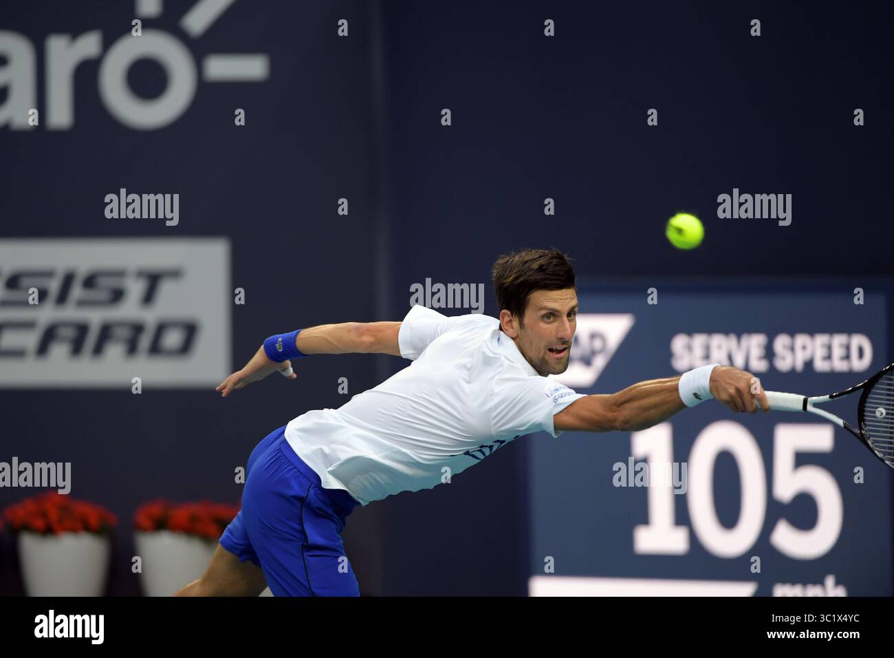 24 marzo 2019 - Miami Gardens, Florida, Stati Uniti d'America - MIAMI GARDENS, FLORIDA - 24 MARZO: Novak Djokovic della Serbia sconfigge Federico Delbonis dell'Argentina il giorno 7 del Miami Open presentato da Itau all'Hard Rock Stadium il 24 marzo 2019 a Miami Gardens, Florida. (Immagine di credito: © SMG via ZUMA Wire) Foto Stock
