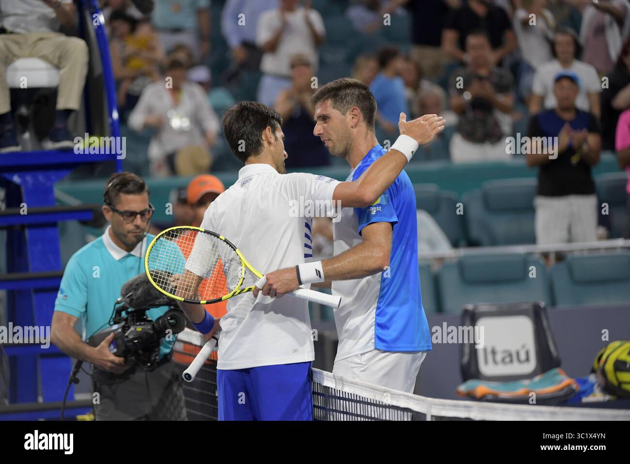 24 marzo 2019 - Miami Gardens, Florida, Stati Uniti d'America - MIAMI GARDENS, FLORIDA - 24 MARZO: Novak Djokovic della Serbia sconfigge Federico Delbonis dell'Argentina il giorno 7 del Miami Open presentato da Itau all'Hard Rock Stadium il 24 marzo 2019 a Miami Gardens, Florida. (Immagine di credito: © SMG via ZUMA Wire) Foto Stock