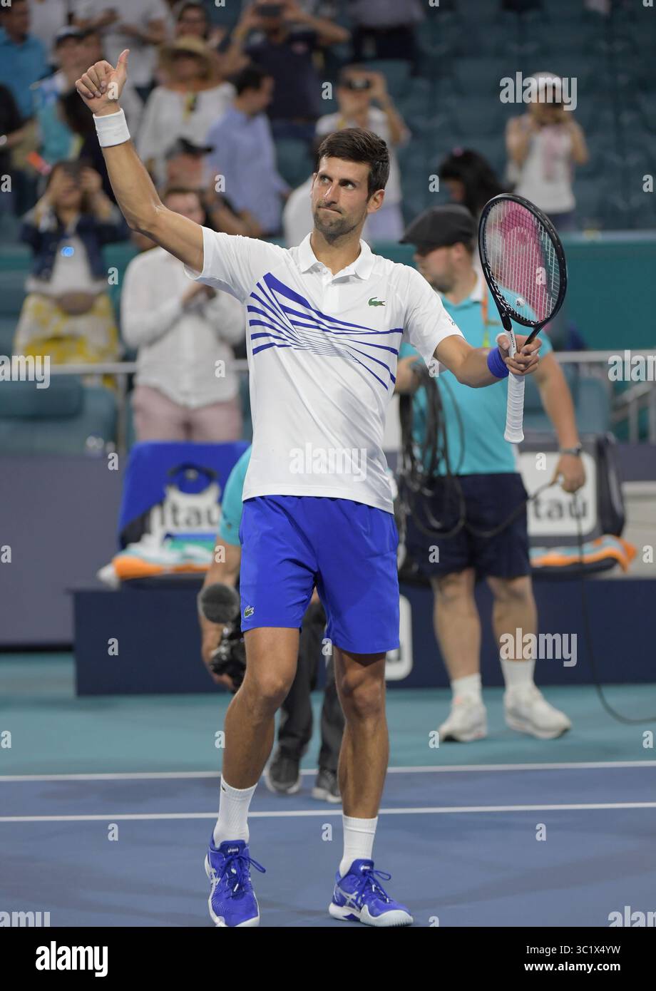 24 marzo 2019 - Miami Gardens, Florida, Stati Uniti d'America - MIAMI GARDENS, FLORIDA - 24 MARZO: Novak Djokovic della Serbia sconfigge Federico Delbonis dell'Argentina il giorno 7 del Miami Open presentato da Itau all'Hard Rock Stadium il 24 marzo 2019 a Miami Gardens, Florida. (Immagine di credito: © SMG via ZUMA Wire) Foto Stock