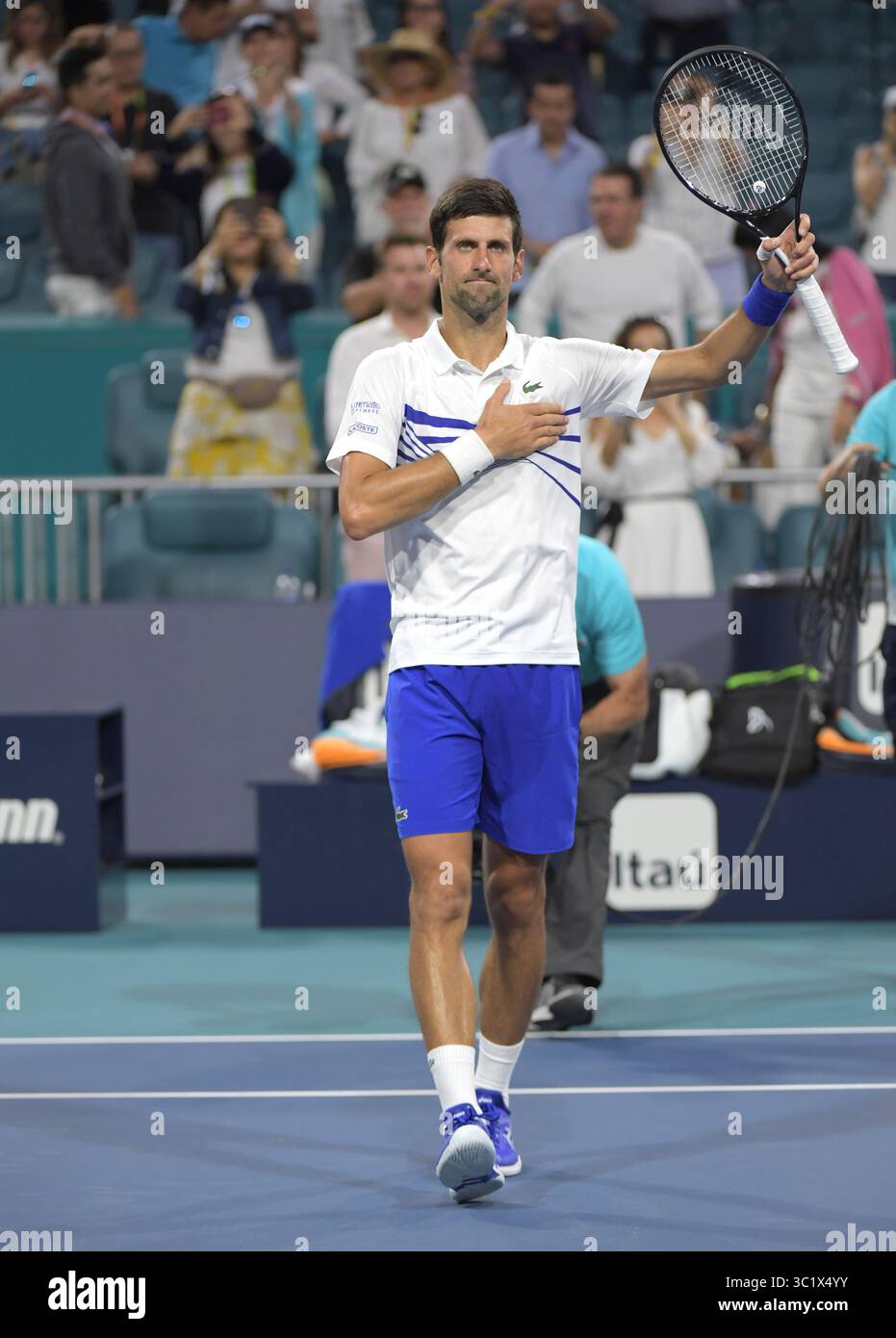 24 marzo 2019 - Miami Gardens, Florida, Stati Uniti d'America - MIAMI GARDENS, FLORIDA - 24 MARZO: Novak Djokovic della Serbia sconfigge Federico Delbonis dell'Argentina il giorno 7 del Miami Open presentato da Itau all'Hard Rock Stadium il 24 marzo 2019 a Miami Gardens, Florida. (Immagine di credito: © SMG via ZUMA Wire) Foto Stock