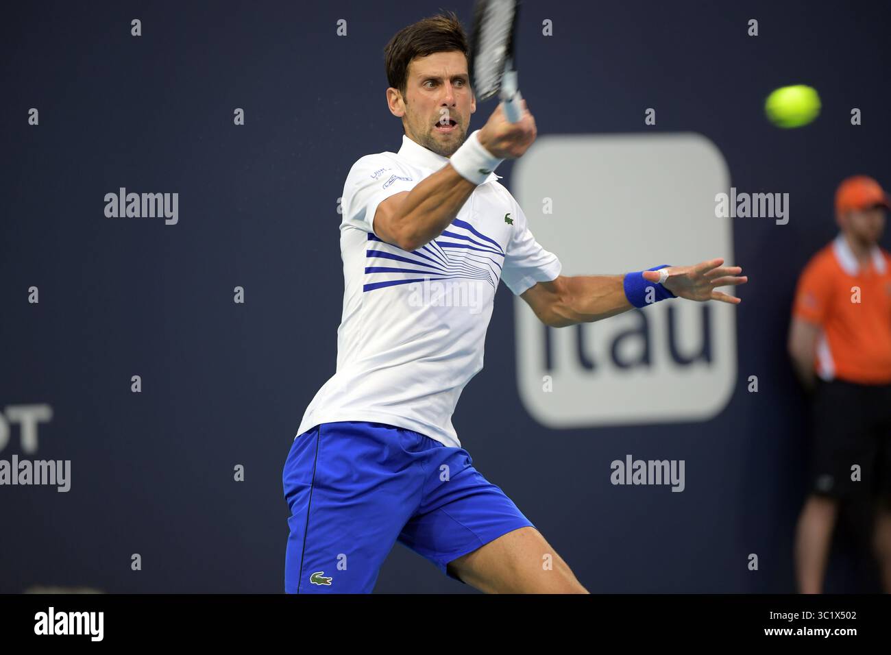 24 marzo 2019 - Miami Gardens, Florida, Stati Uniti d'America - MIAMI GARDENS, FLORIDA - 24 MARZO: Novak Djokovic della Serbia sconfigge Federico Delbonis dell'Argentina il giorno 7 del Miami Open presentato da Itau all'Hard Rock Stadium il 24 marzo 2019 a Miami Gardens, Florida. (Immagine di credito: © SMG via ZUMA Wire) Foto Stock