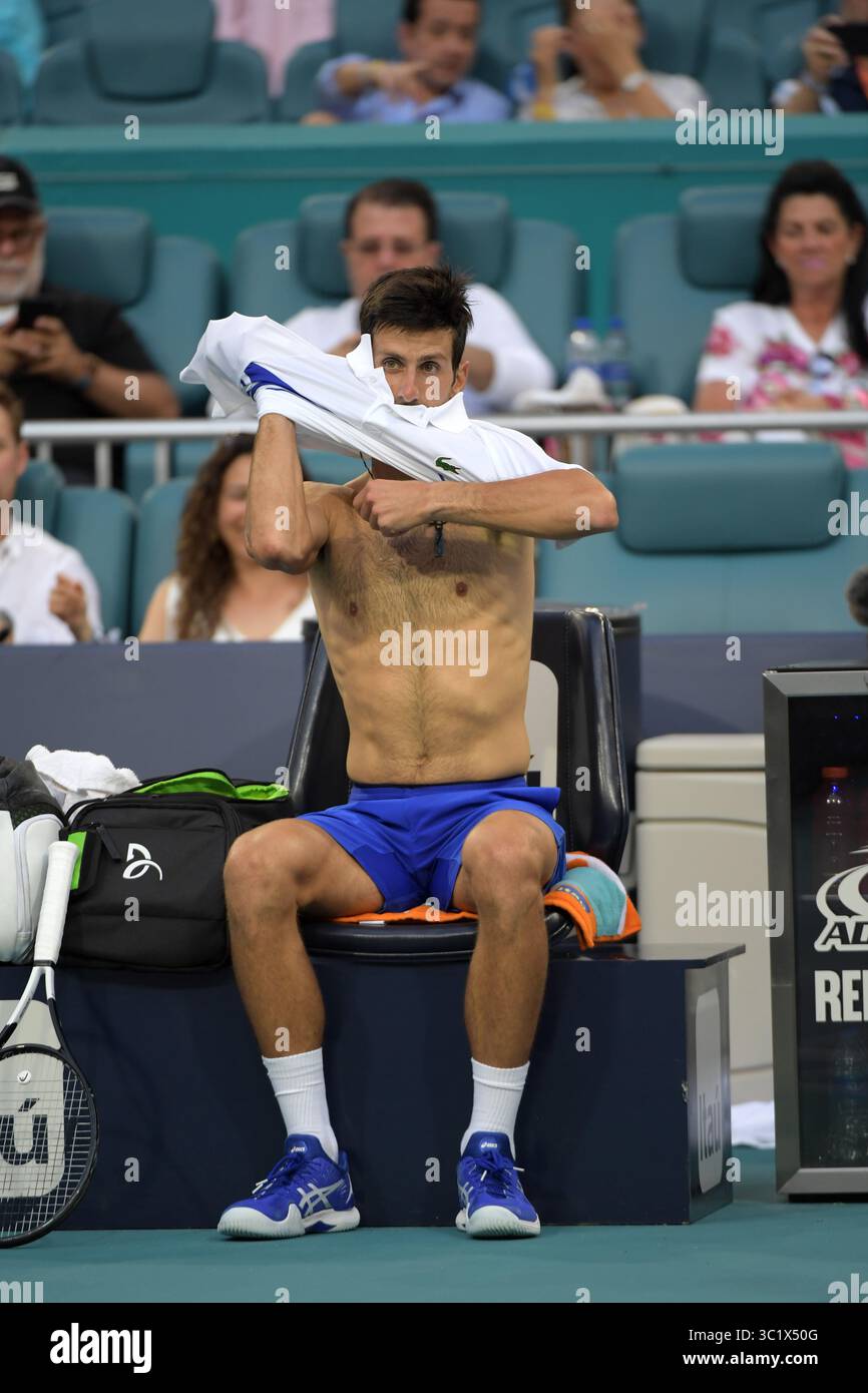 24 marzo 2019 - Miami Gardens, Florida, Stati Uniti d'America - MIAMI GARDENS, FLORIDA - 24 MARZO: Novak Djokovic della Serbia sconfigge Federico Delbonis dell'Argentina il giorno 7 del Miami Open presentato da Itau all'Hard Rock Stadium il 24 marzo 2019 a Miami Gardens, Florida. (Immagine di credito: © SMG via ZUMA Wire) Foto Stock
