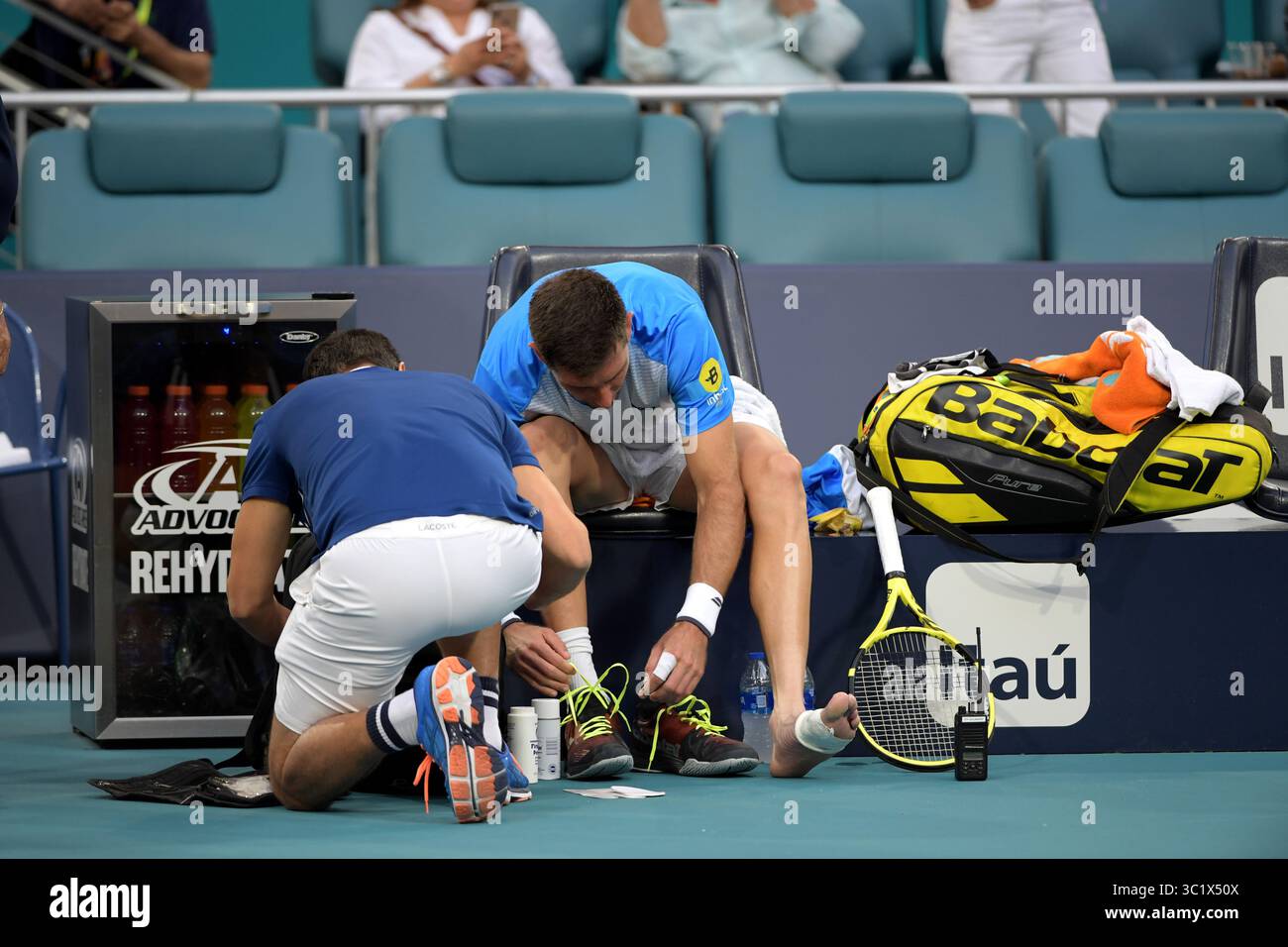 24 marzo 2019 - Miami Gardens, Florida, Stati Uniti d'America - MIAMI GARDENS, FLORIDA - 24 MARZO: Novak Djokovic della Serbia sconfigge Federico Delbonis dell'Argentina il giorno 7 del Miami Open presentato da Itau all'Hard Rock Stadium il 24 marzo 2019 a Miami Gardens, Florida. (Immagine di credito: © SMG via ZUMA Wire) Foto Stock