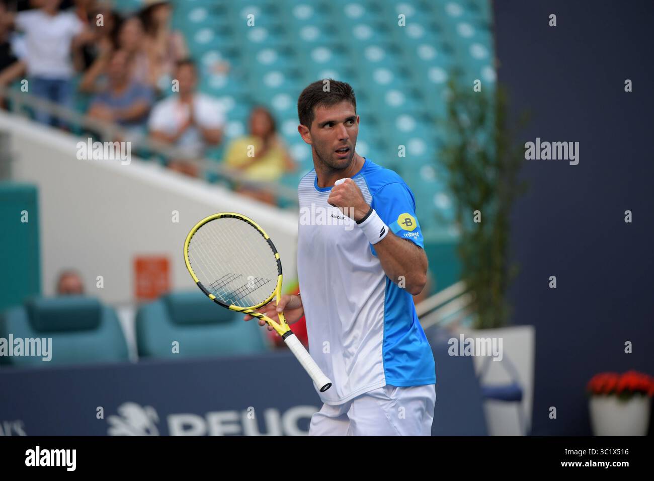 24 marzo 2019 - Miami Gardens, Florida, Stati Uniti d'America - MIAMI GARDENS, FLORIDA - 24 MARZO: Novak Djokovic della Serbia sconfigge Federico Delbonis dell'Argentina il giorno 7 del Miami Open presentato da Itau all'Hard Rock Stadium il 24 marzo 2019 a Miami Gardens, Florida. (Immagine di credito: © SMG via ZUMA Wire) Foto Stock