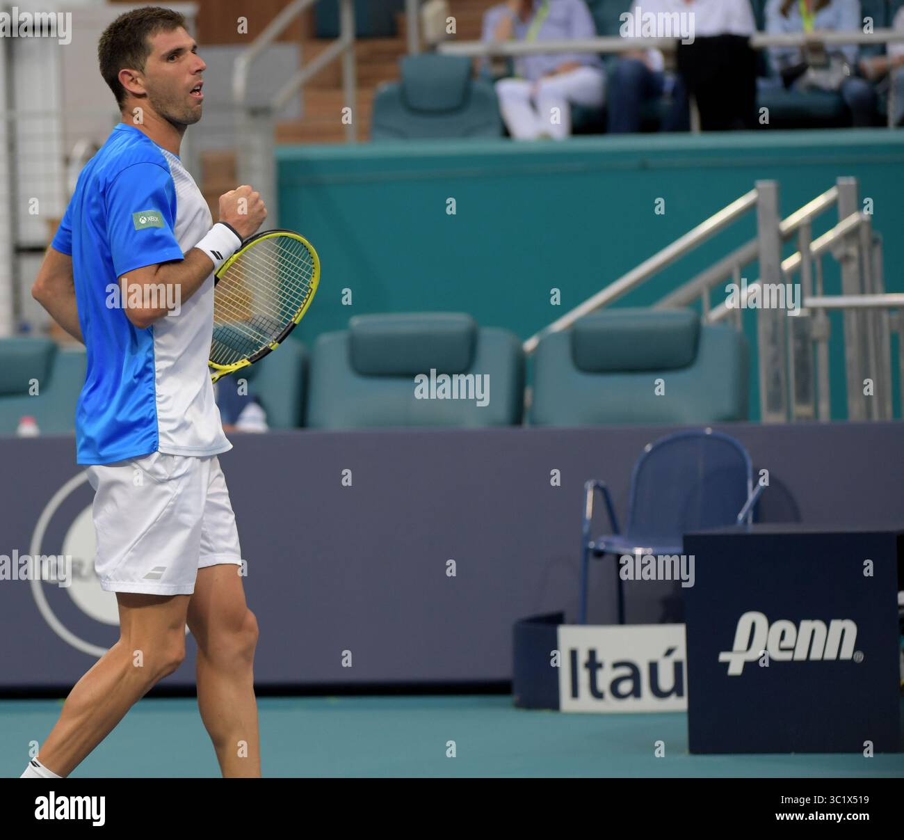 24 marzo 2019 - Miami Gardens, Florida, Stati Uniti d'America - MIAMI GARDENS, FLORIDA - 24 MARZO: Novak Djokovic della Serbia sconfigge Federico Delbonis dell'Argentina il giorno 7 del Miami Open presentato da Itau all'Hard Rock Stadium il 24 marzo 2019 a Miami Gardens, Florida. (Immagine di credito: © SMG via ZUMA Wire) Foto Stock