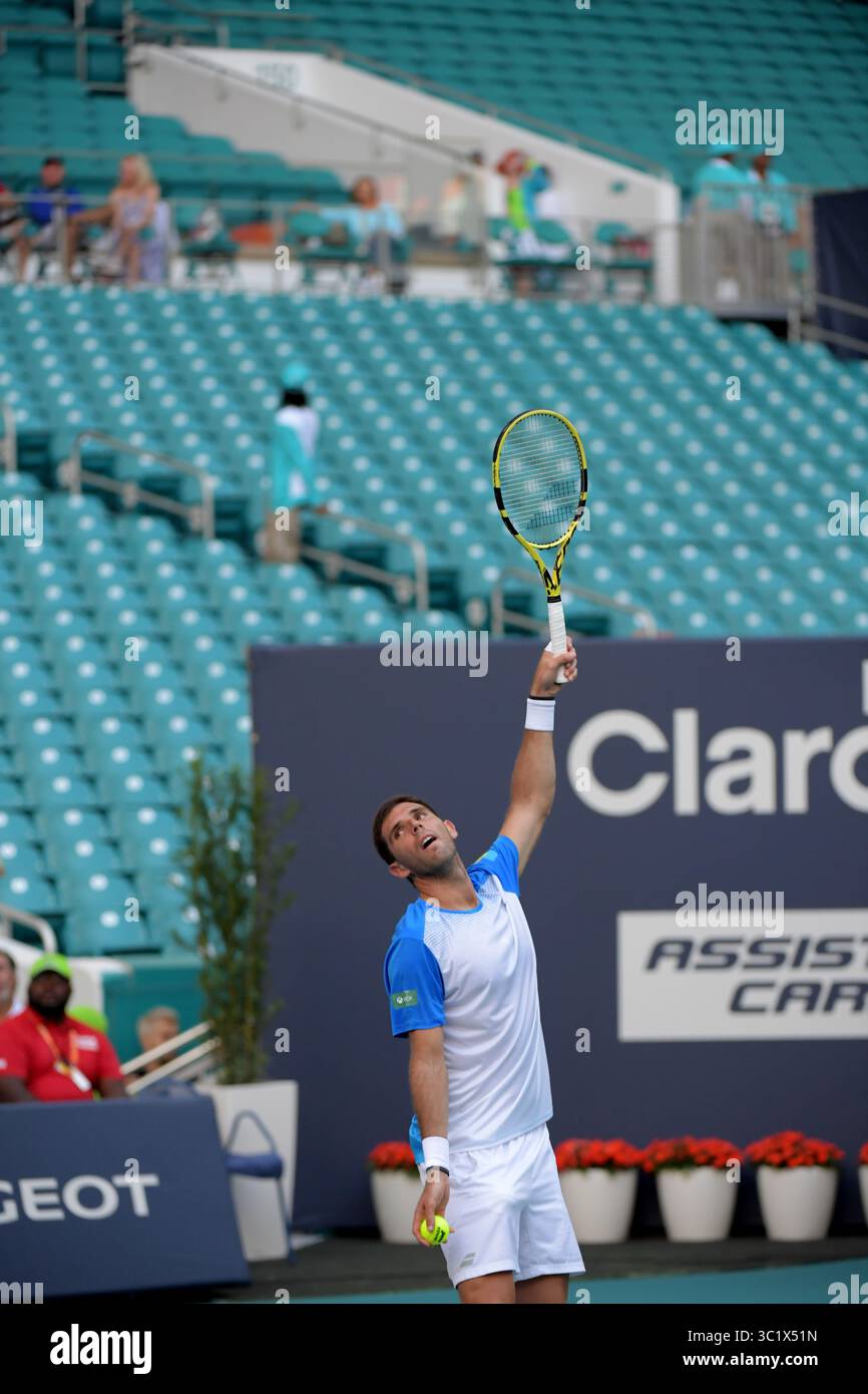 24 marzo 2019 - Miami Gardens, Florida, Stati Uniti d'America - MIAMI GARDENS, FLORIDA - 24 MARZO: Novak Djokovic della Serbia sconfigge Federico Delbonis dell'Argentina il giorno 7 del Miami Open presentato da Itau all'Hard Rock Stadium il 24 marzo 2019 a Miami Gardens, Florida. (Immagine di credito: © SMG via ZUMA Wire) Foto Stock