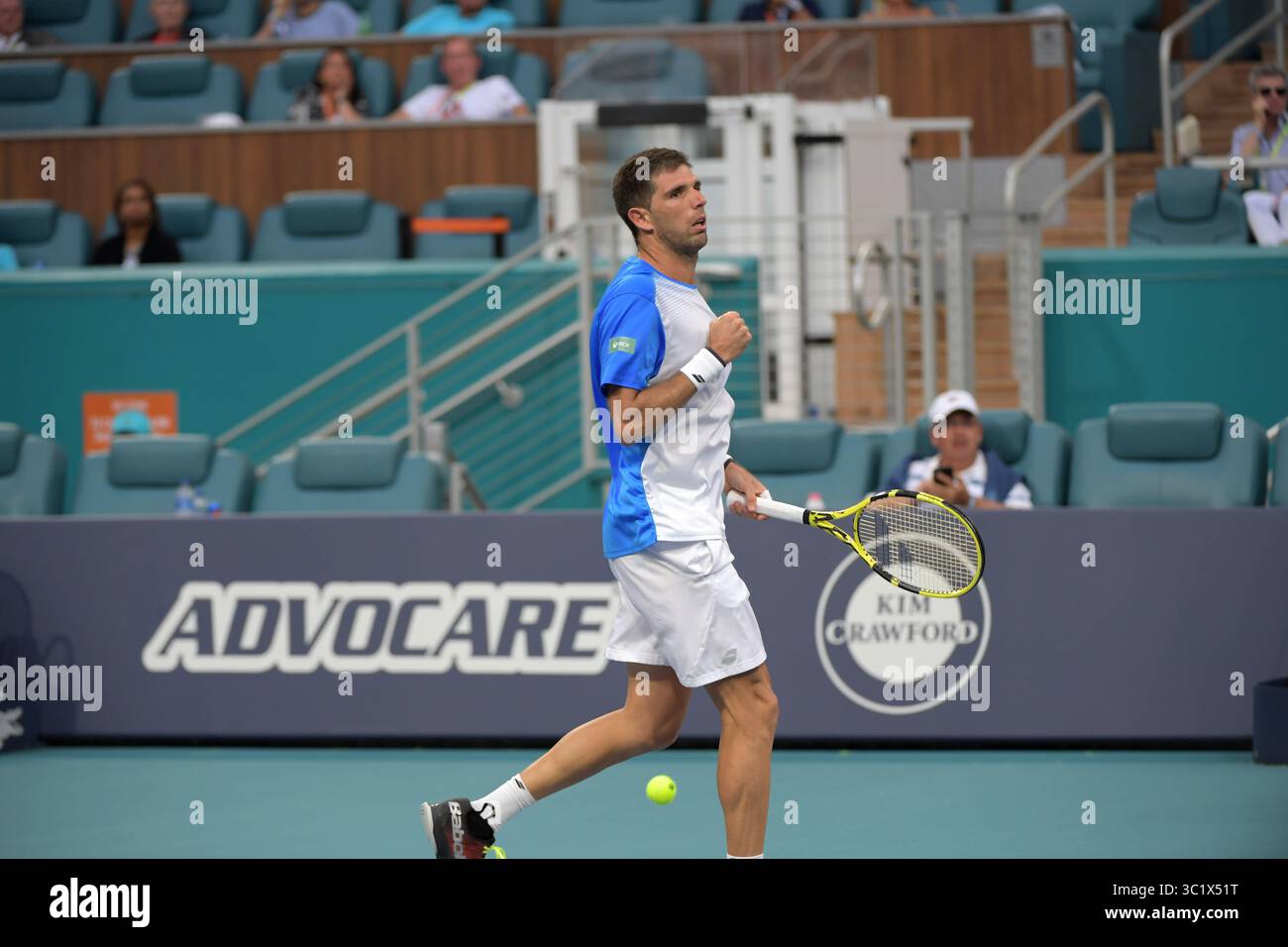 24 marzo 2019 - Miami Gardens, Florida, Stati Uniti d'America - MIAMI GARDENS, FLORIDA - 24 MARZO: Novak Djokovic della Serbia sconfigge Federico Delbonis dell'Argentina il giorno 7 del Miami Open presentato da Itau all'Hard Rock Stadium il 24 marzo 2019 a Miami Gardens, Florida. (Immagine di credito: © SMG via ZUMA Wire) Foto Stock