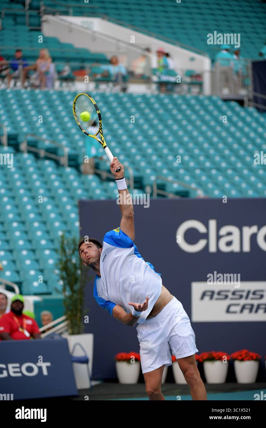 24 marzo 2019 - Miami Gardens, Florida, Stati Uniti d'America - MIAMI GARDENS, FLORIDA - 24 MARZO: Novak Djokovic della Serbia sconfigge Federico Delbonis dell'Argentina il giorno 7 del Miami Open presentato da Itau all'Hard Rock Stadium il 24 marzo 2019 a Miami Gardens, Florida. (Immagine di credito: © SMG via ZUMA Wire) Foto Stock