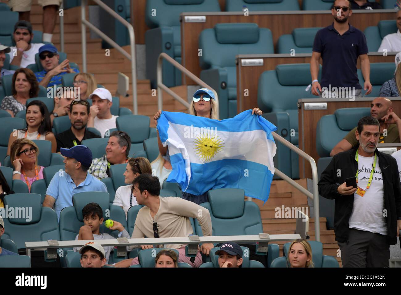24 marzo 2019 - Miami Gardens, Florida, Stati Uniti d'America - MIAMI GARDENS, FLORIDA - 24 MARZO: Novak Djokovic della Serbia sconfigge Federico Delbonis dell'Argentina il giorno 7 del Miami Open presentato da Itau all'Hard Rock Stadium il 24 marzo 2019 a Miami Gardens, Florida. (Immagine di credito: © SMG via ZUMA Wire) Foto Stock