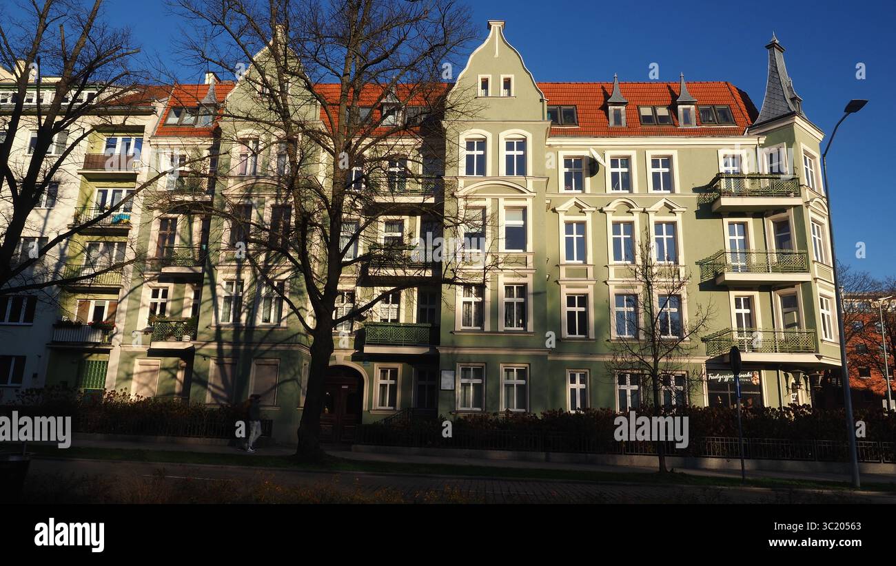 Edificio residenziale verde del XIX secolo a Szczecin, Polonia Foto Stock