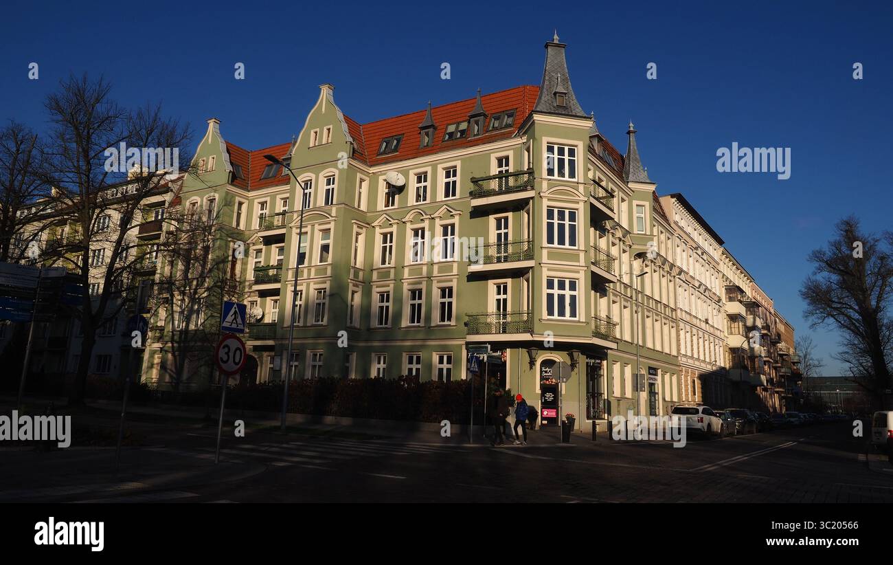 Edificio residenziale verde del XIX secolo a Szczecin, Polonia Foto Stock