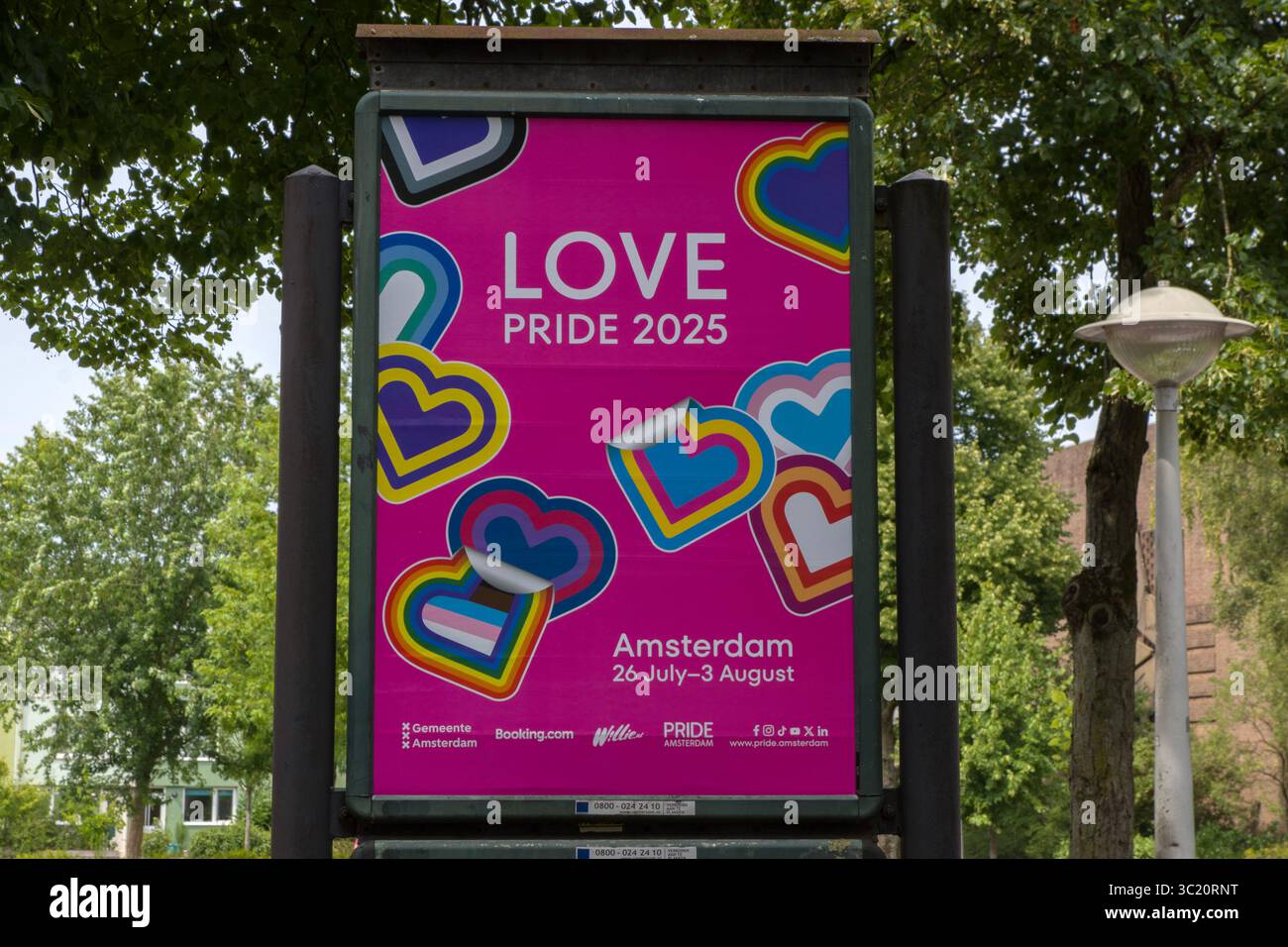 Billboard Love Pride ad Amsterdam, Paesi Bassi 19-7-2025 Foto Stock Billboard Love Pride ad Amsterdam, Paesi Bassi 19-7-2025 Foto Stock