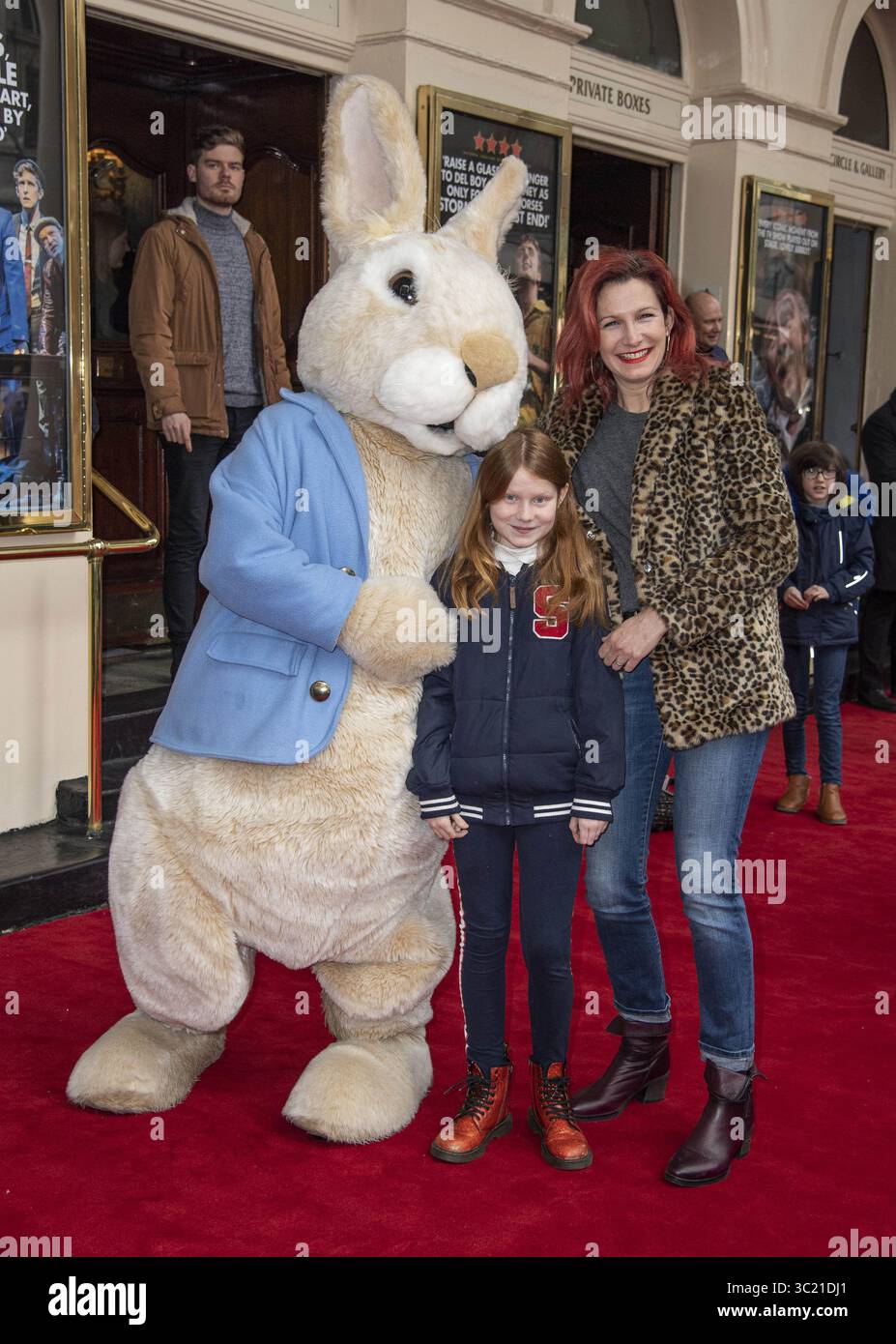 9 aprile 2019 - Londra, Regno Unito - Lucy Montgomery vista durante la performance di gala di "Where is Peter Rabbit?" Al Theatre Royal Haymarket di Londra. (Immagine di credito: © Gary Mitchell/SOPA Images via ZUMA Wire) Foto Stock