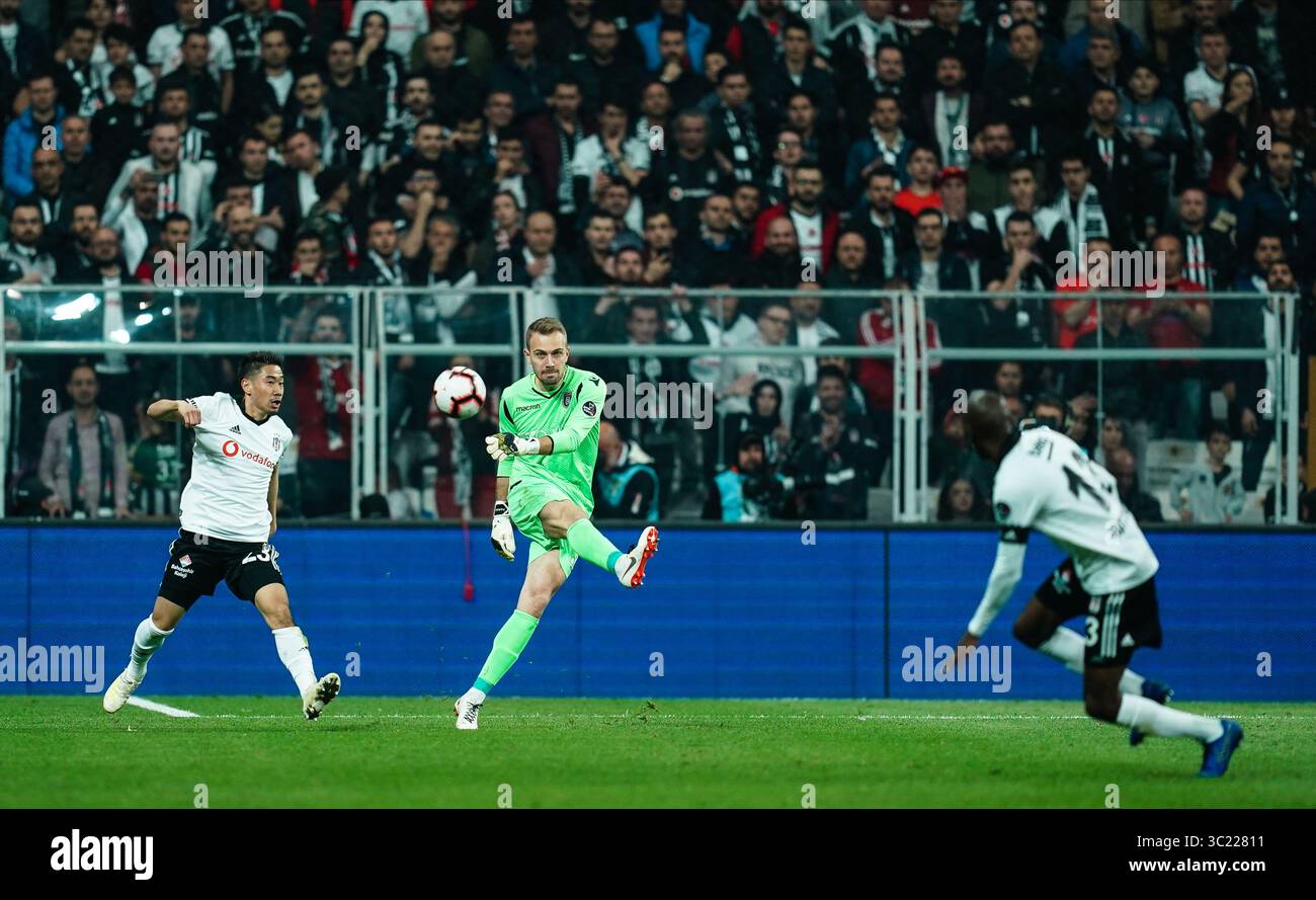 13 aprile 2019 : Mert GÃ¼nok di stanbul Basaksehir durante Besiktas J.K V Ä°stanbul Basaksehir, Turkish Super Lig, nel Parco Vodafone , Istanbul, Turchia. Ulrik Pedersen/CSM.(immagine di credito: &Copy; Ulrik Pedersen/CSM tramite cavo ZUMA) Foto Stock