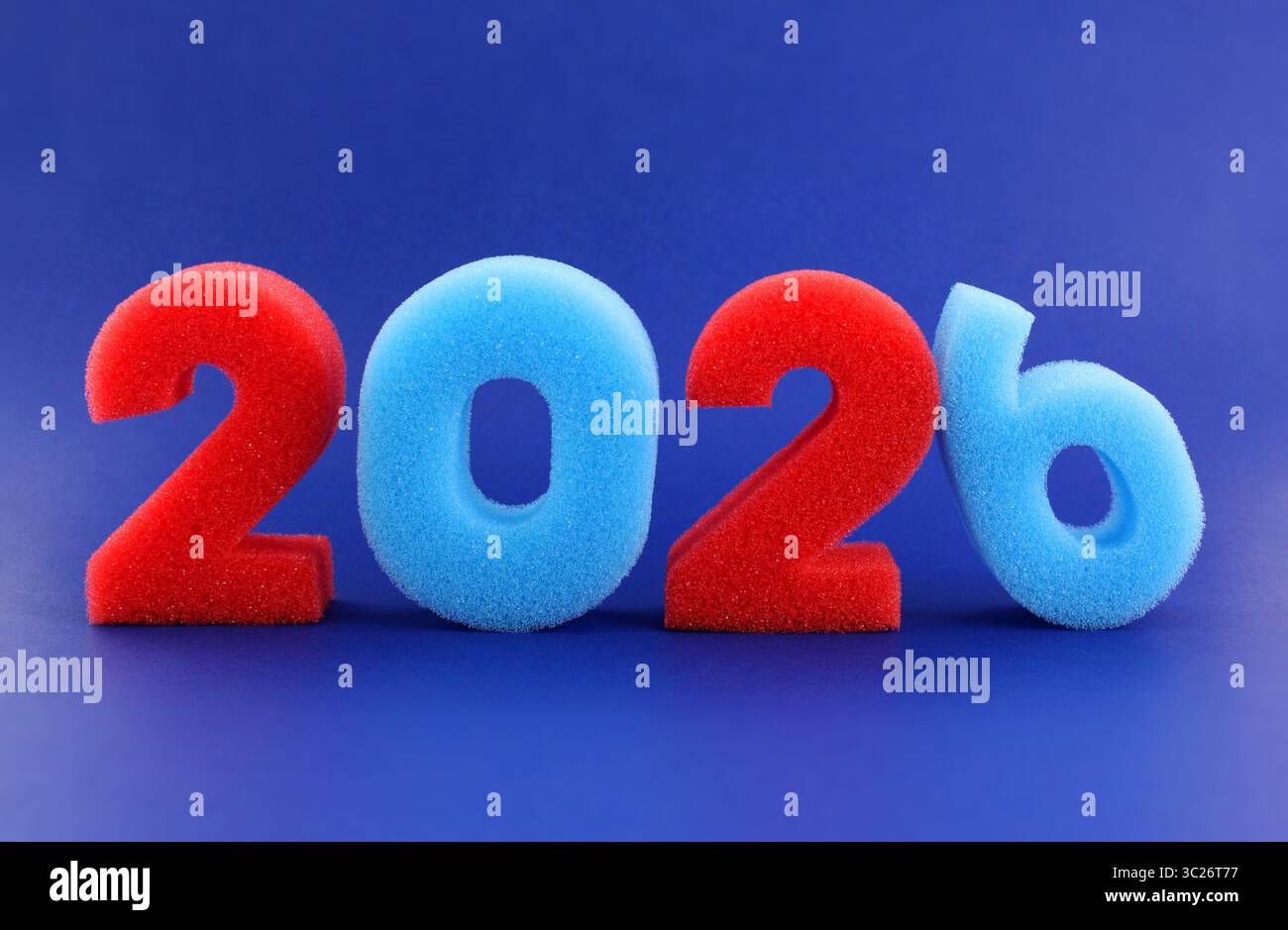 Anno 2026, numeri di spugne colorate Foto Stock