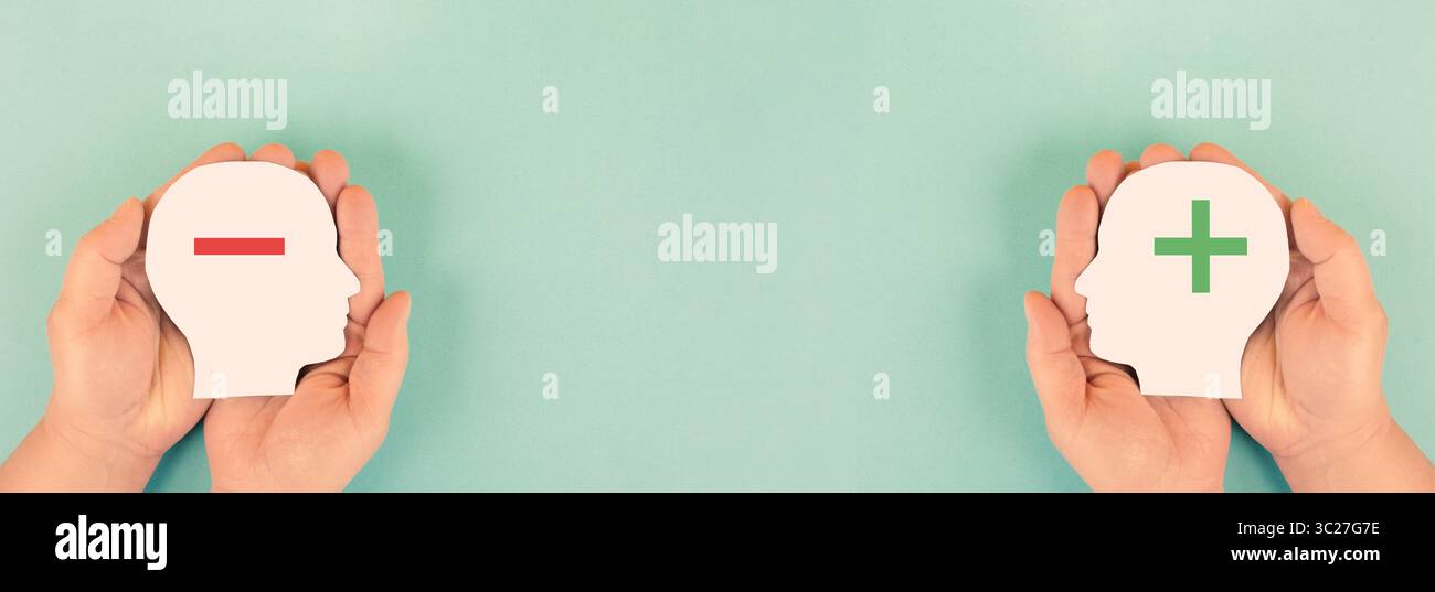 Mente positiva e negativa, concetto di salute mentale, stress, depressione, supporto, autostima e stile di vita, cartello con il segno più e meno Foto Stock
