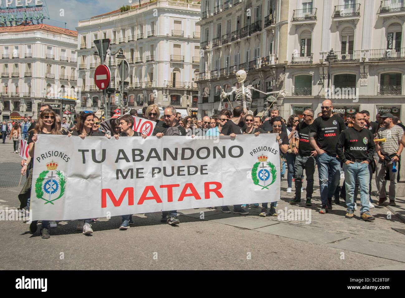21 maggio 2019 - Madrid, Spagna - i carcerieri della prigione spagnola di Cordova si sono recati a Madrid per partecipare alla manifestazione indetta dall'associazione "il vostro abbandono può uccidermi", per dimostrare al nuovo governo spagnolo che non si fermeranno finché non otterranno un miglioramento delle loro condizioni di lavoro. Il percorso della manifestazione è stato rilasciato dal Segretariato generale delle istituzioni penitenziarie in Calle Alcala 38 verso Puerta del Sol dove verrà letto un manifesto, e da lì al Congresso dei deputati, dove si è svolta una manifestazione davanti al palazzo della Costituzione. Il lavoratore Foto Stock