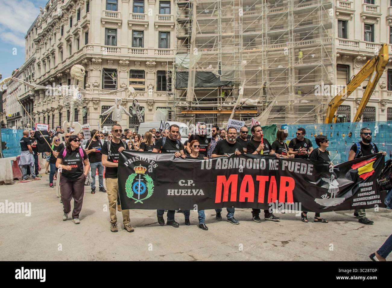 21 maggio 2019 - Madrid, Spagna - i carcerieri della prigione spagnola di Cordova si sono recati a Madrid per partecipare alla manifestazione indetta dall'associazione "il vostro abbandono può uccidermi", per dimostrare al nuovo governo spagnolo che non si fermeranno finché non otterranno un miglioramento delle loro condizioni di lavoro. Il percorso della manifestazione è stato rilasciato dal Segretariato generale delle istituzioni penitenziarie in Calle Alcala 38 verso Puerta del Sol dove verrà letto un manifesto, e da lì al Congresso dei deputati, dove si è svolta una manifestazione davanti al palazzo della Costituzione. Il lavoratore Foto Stock