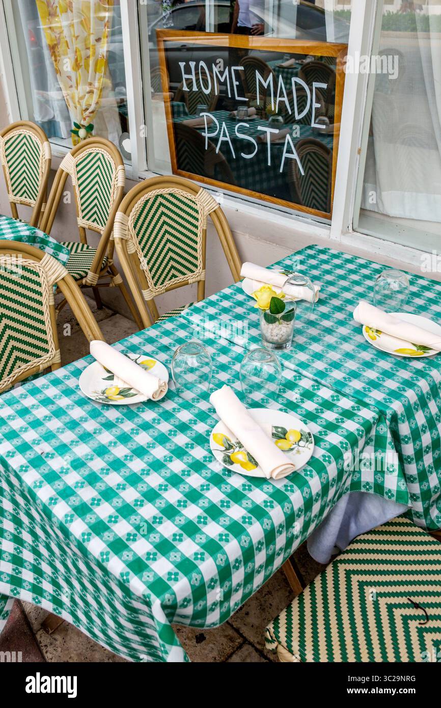 Miami Beach, Florida, Washington Avenue, Limoncello Miami, ristoranti che mangiano fuori, tavoli all'aperto disposti per quattro, gree Foto Stock